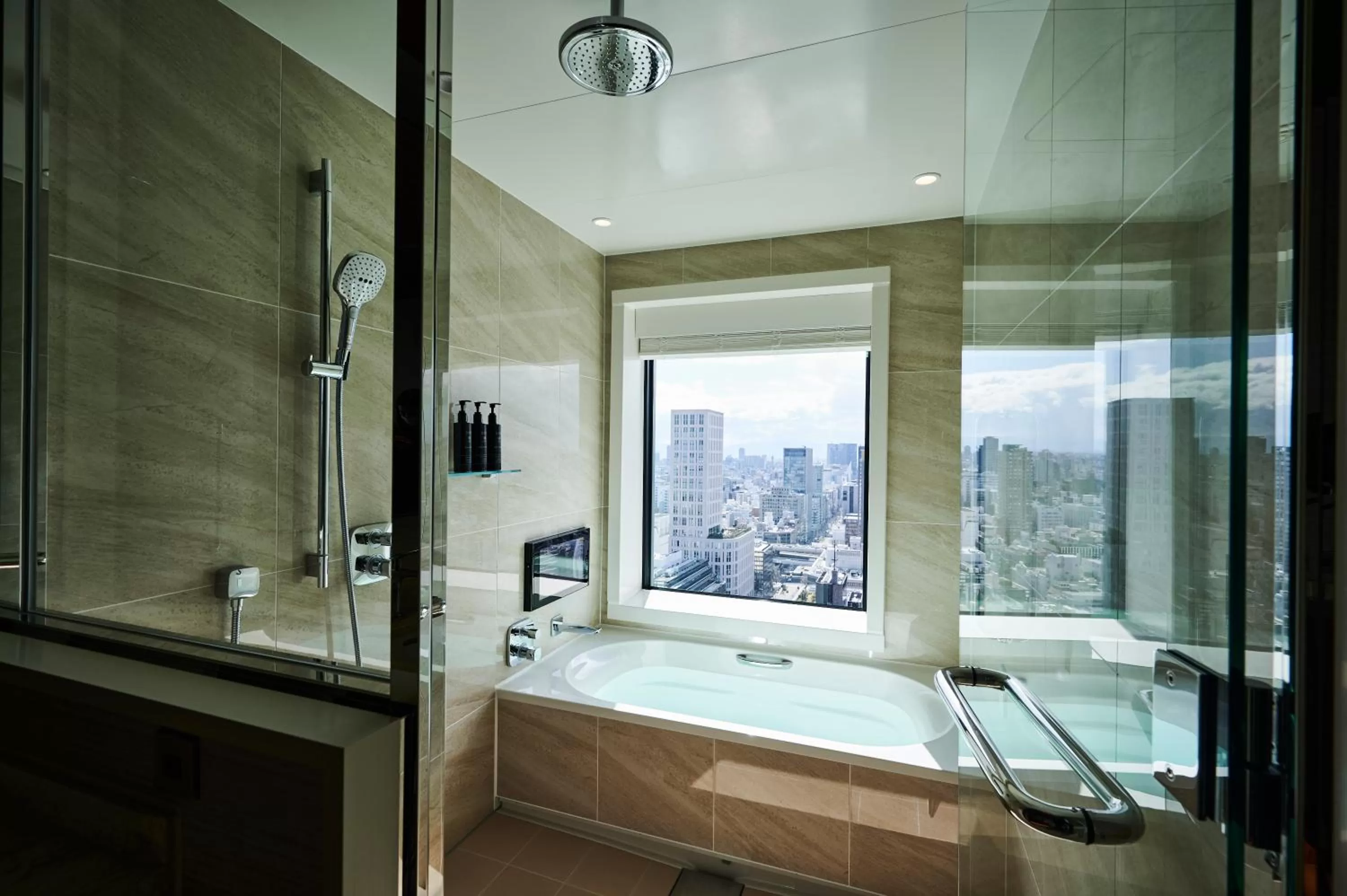 Shower in The Royal Park Hotel Iconic Osaka Midosuji