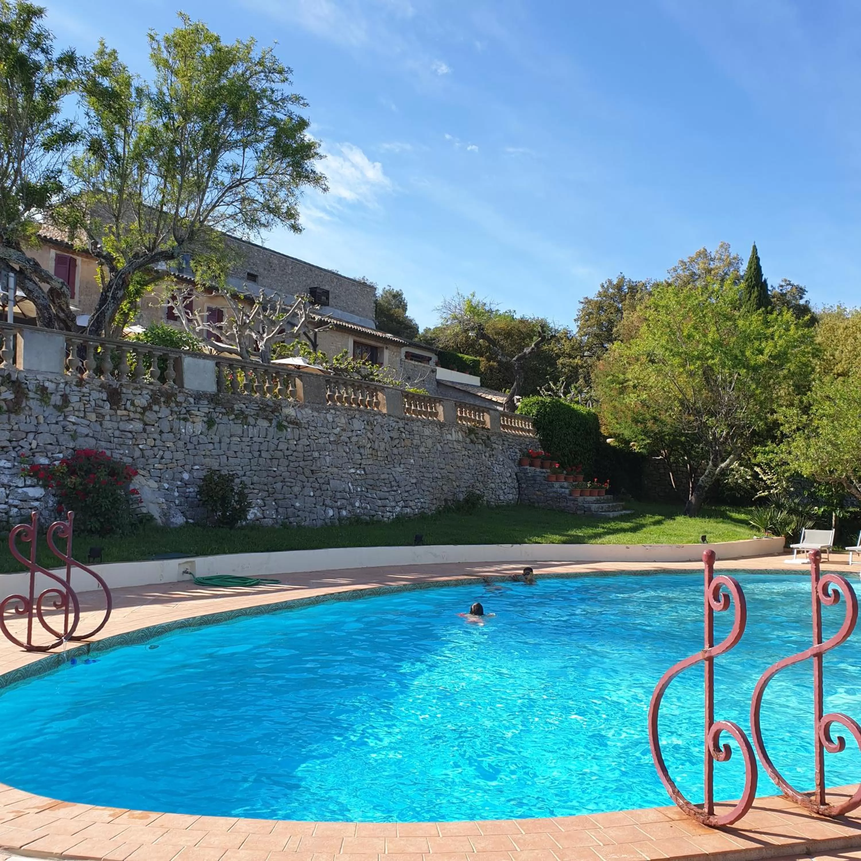 Swimming pool in Domaine du Lac - Teritoria