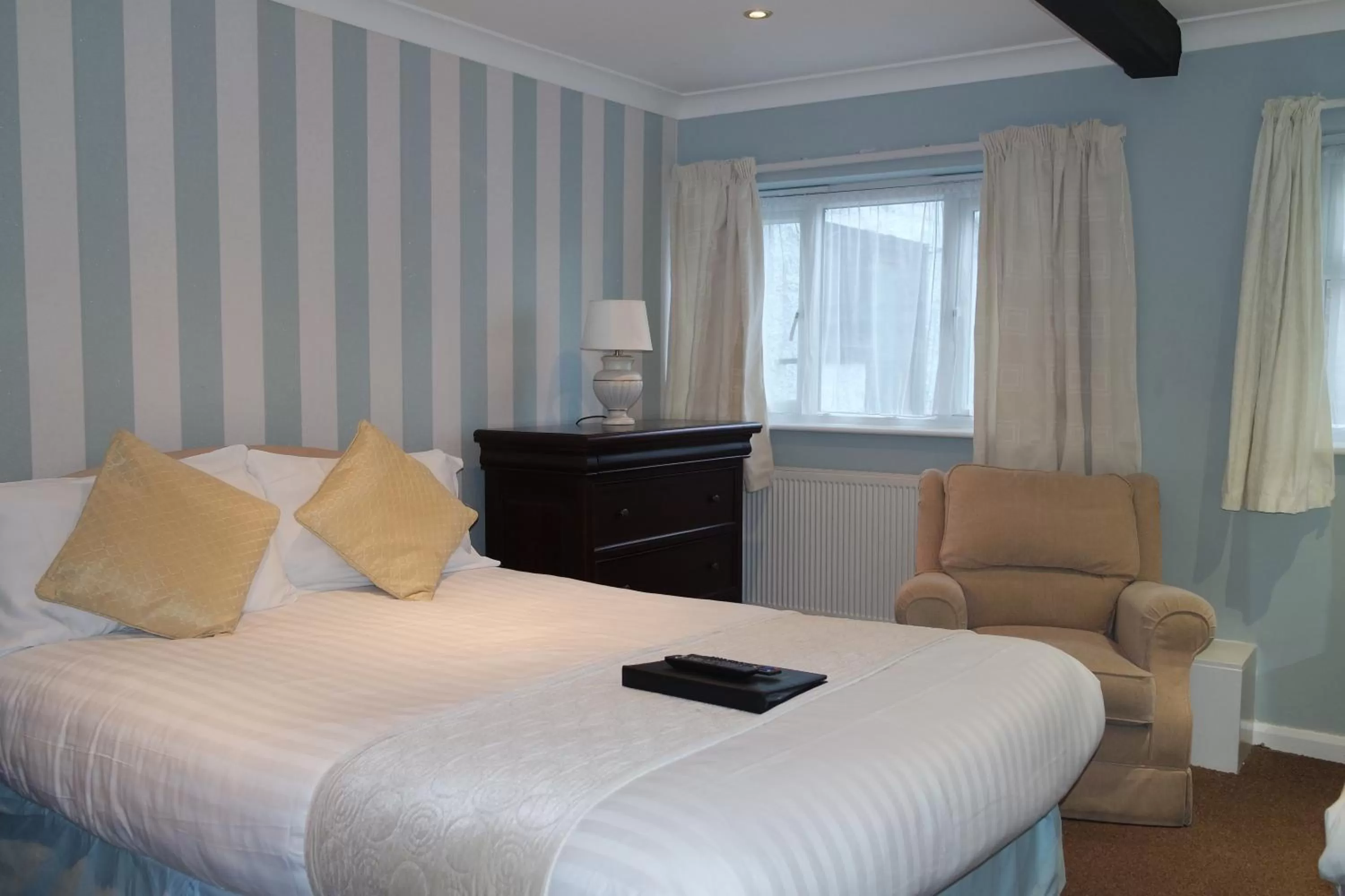 Bedroom, Bed in Gable End Hotel