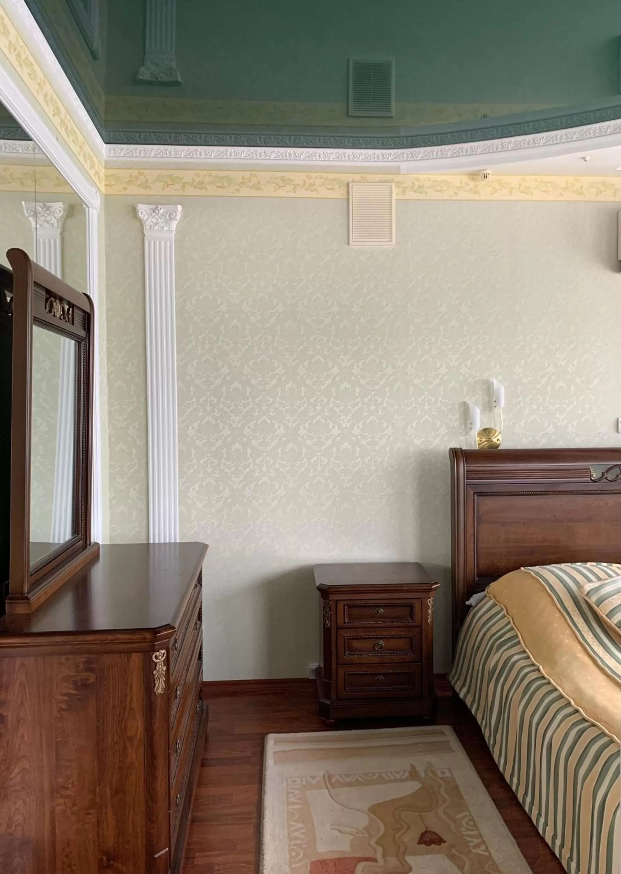 Bed in Hotel Prydesnyansky