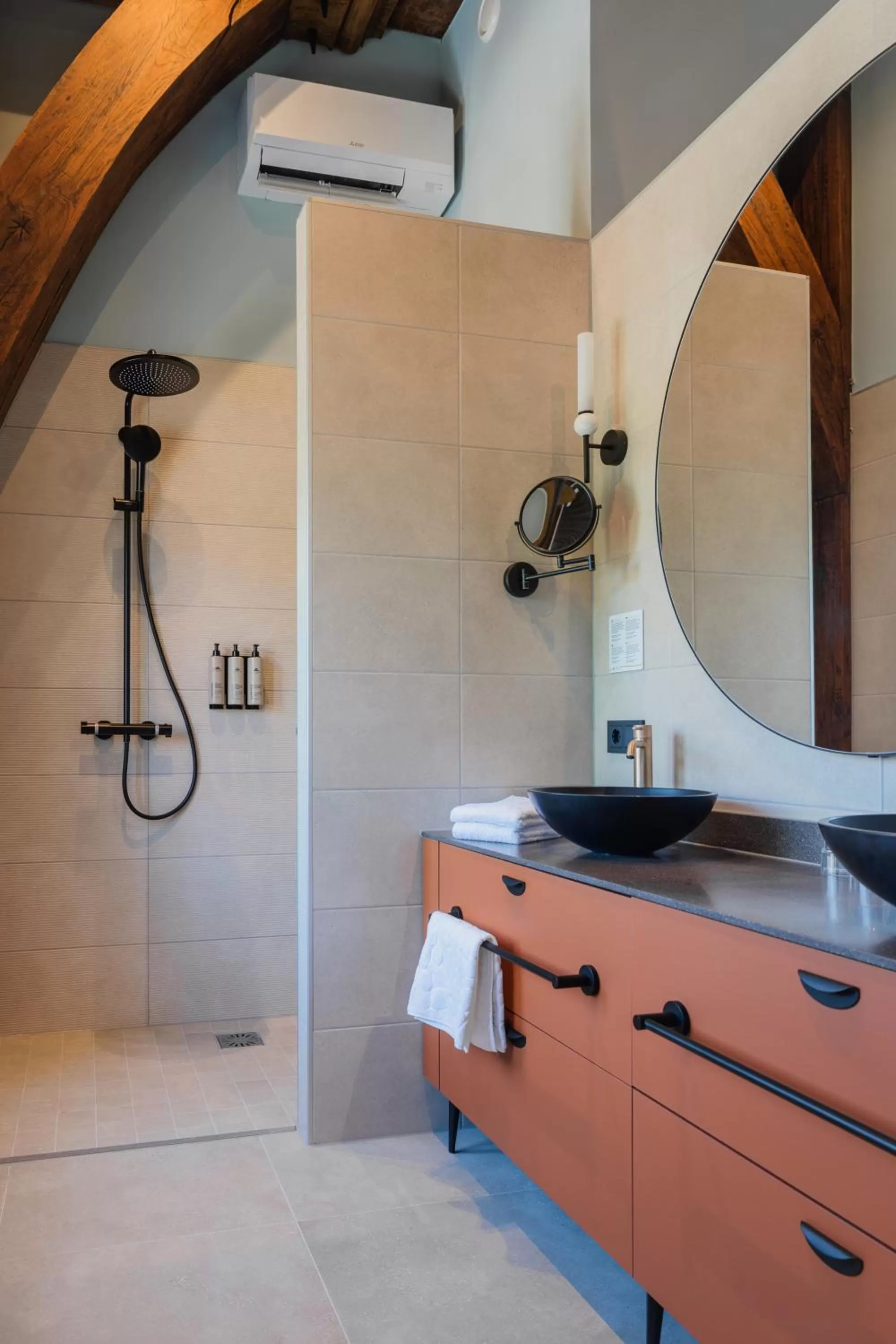 Bathroom in Hotel St Joris I Kloeg Collection