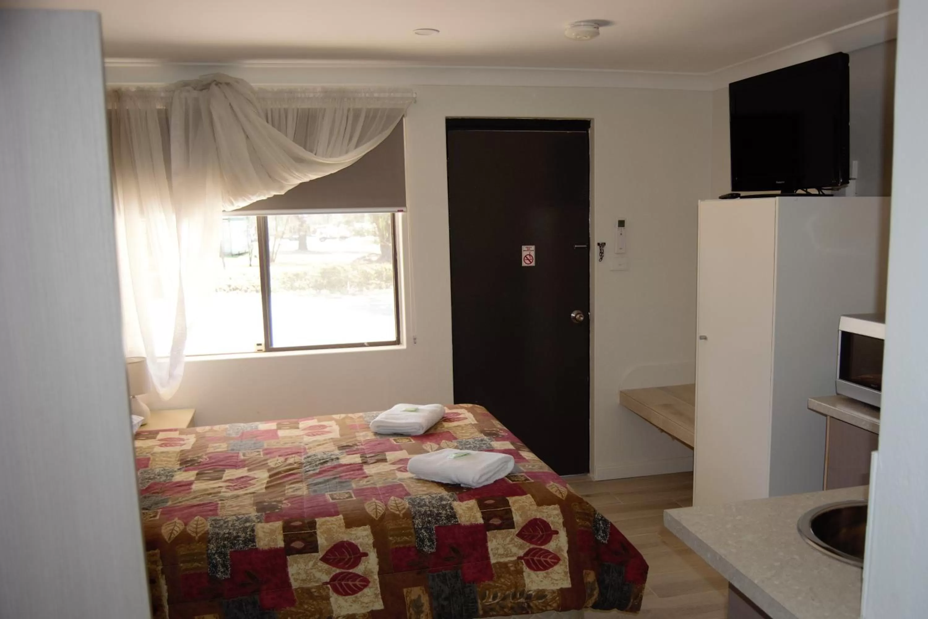 Bed in Civic Motor Inn