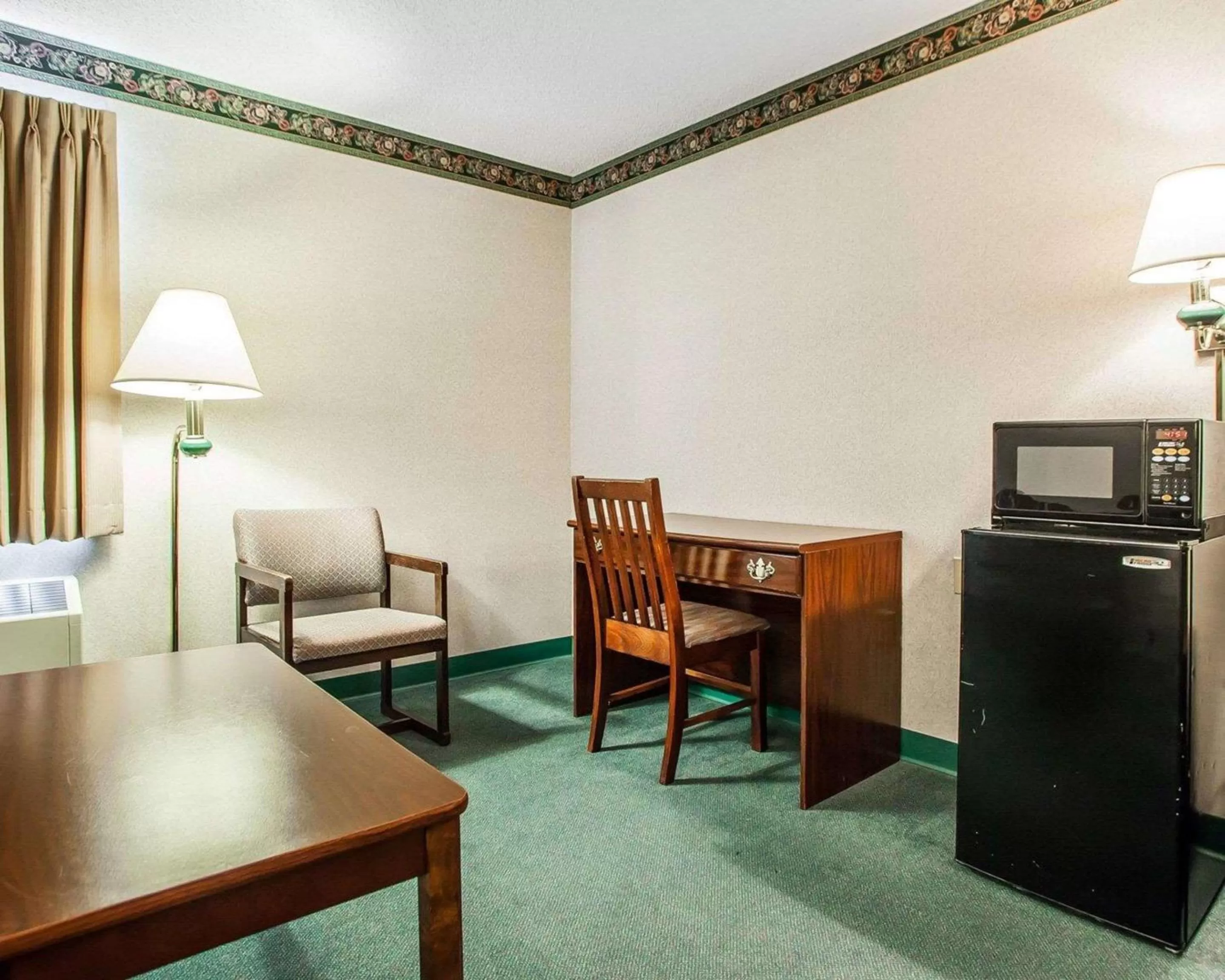 Photo of the whole room in Quality Inn Midway