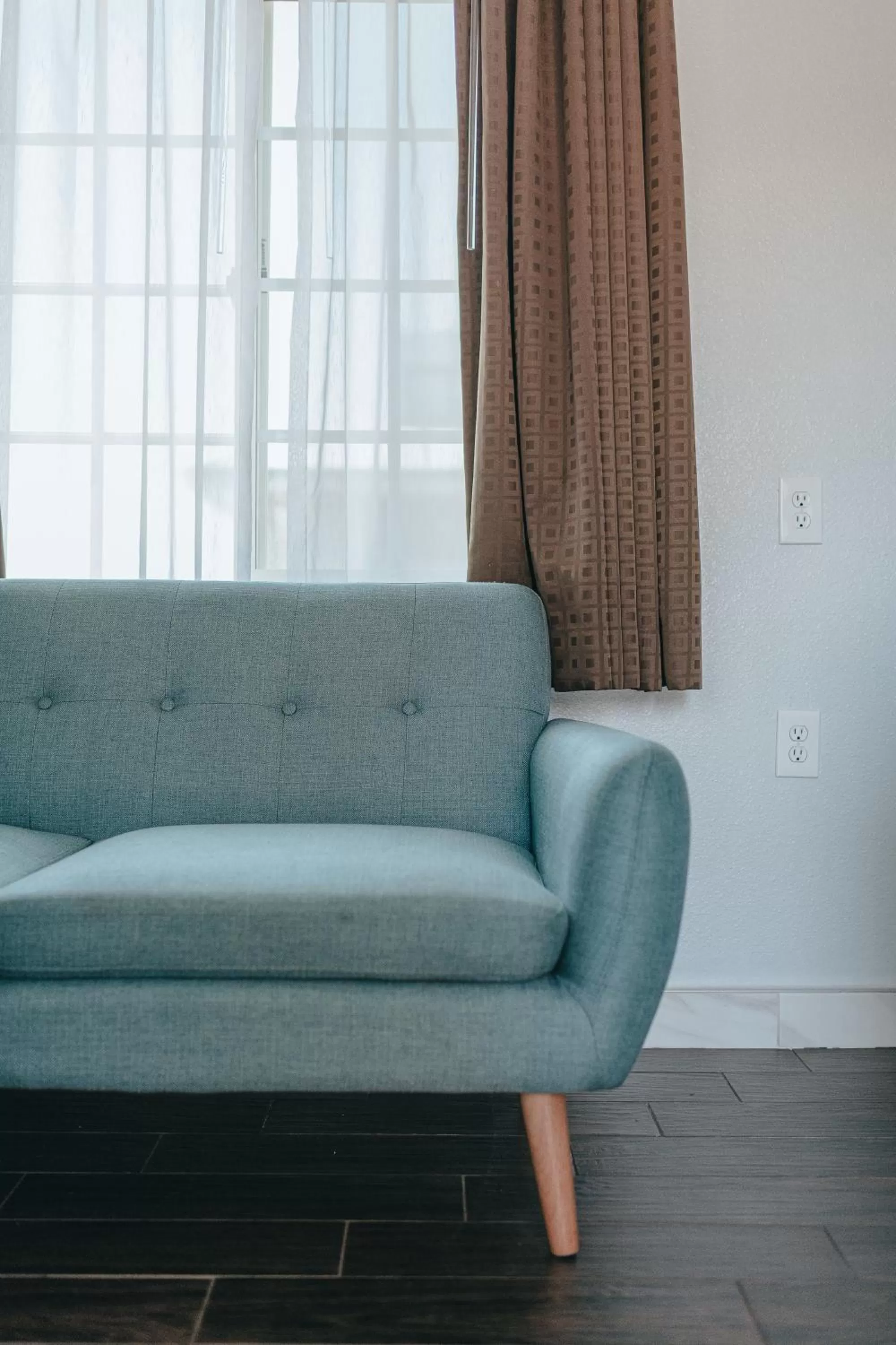 Seating area in Sea Air Inn & Suites - Downtown - Restaurant Row