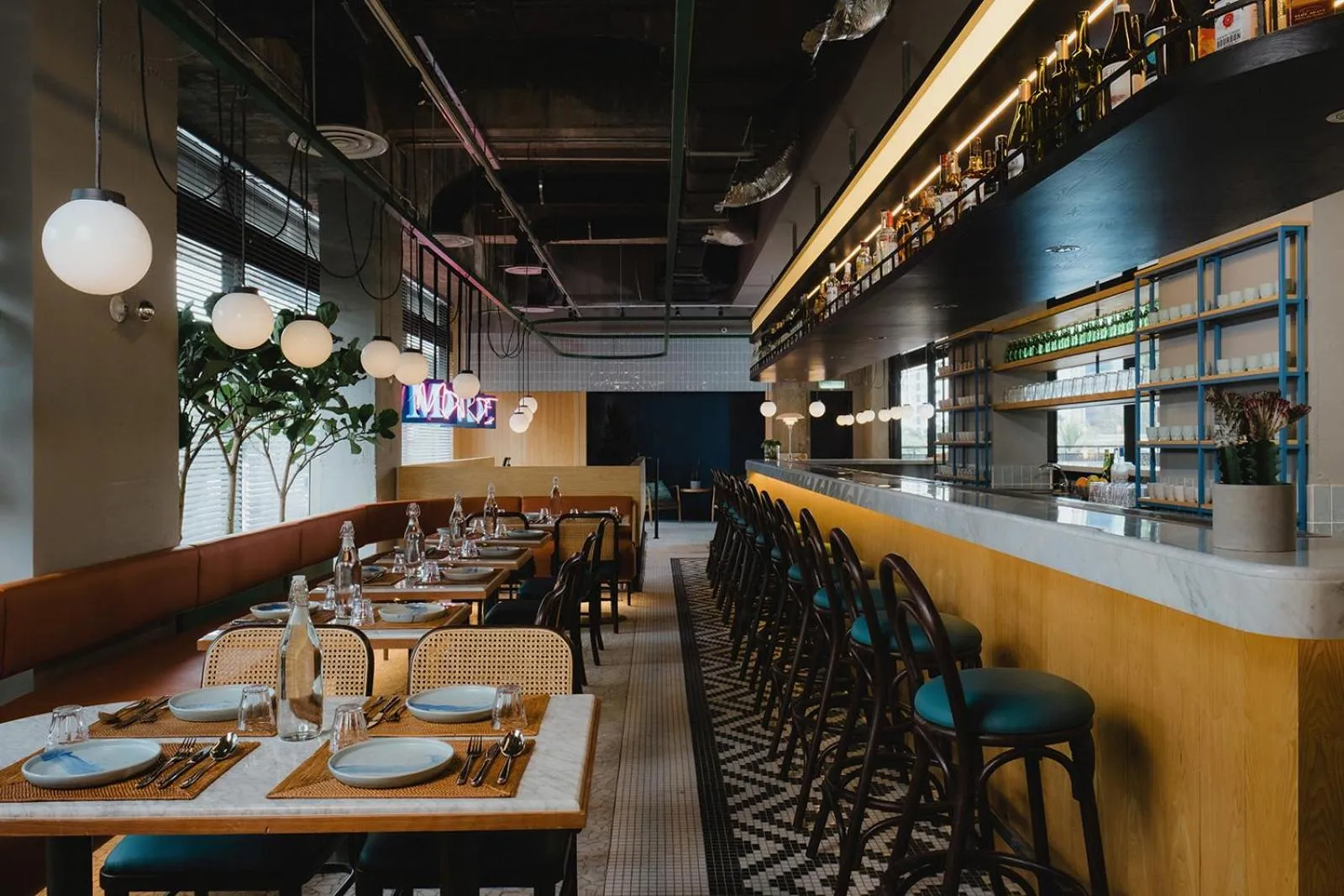 Restaurant/places to eat in KLoe Hotel