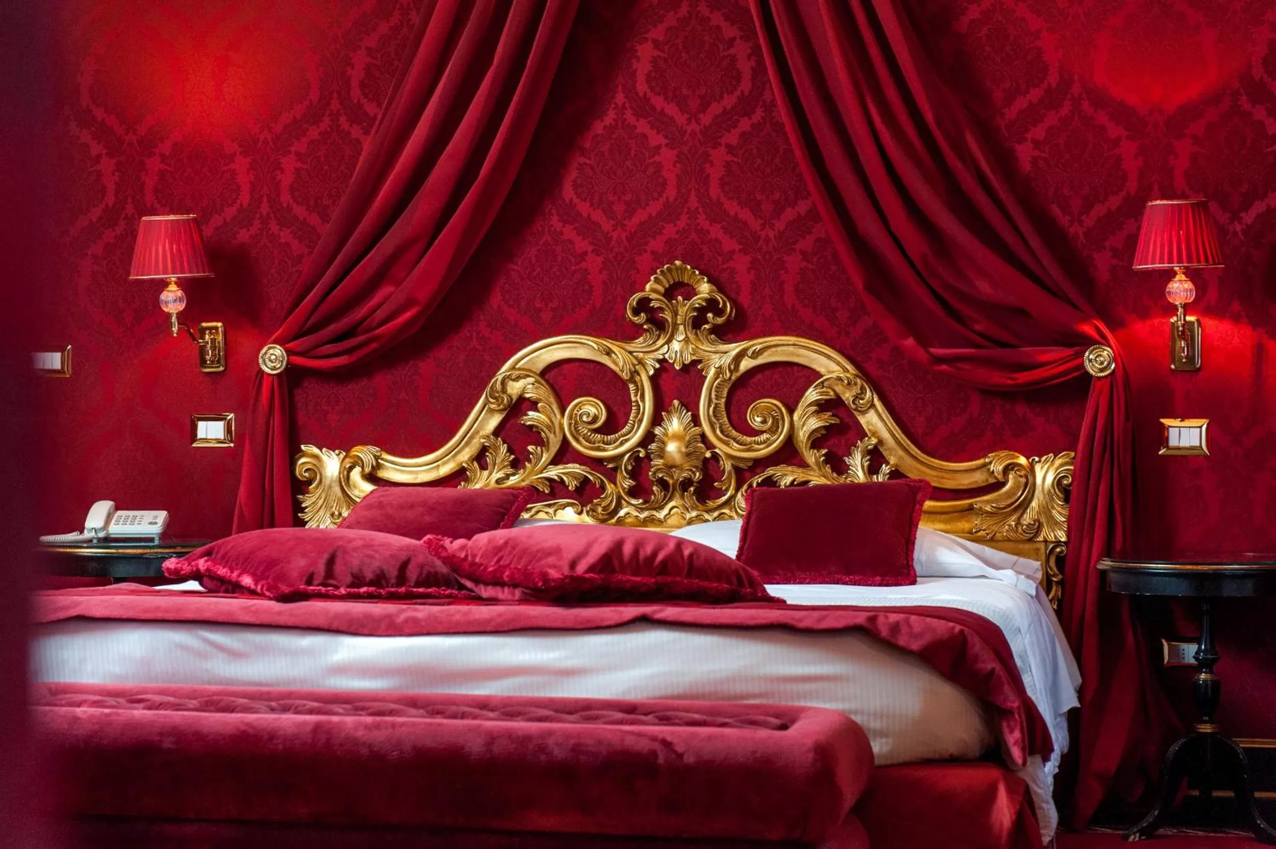Decorative detail, Bed in Hotel Al Duca Di Venezia