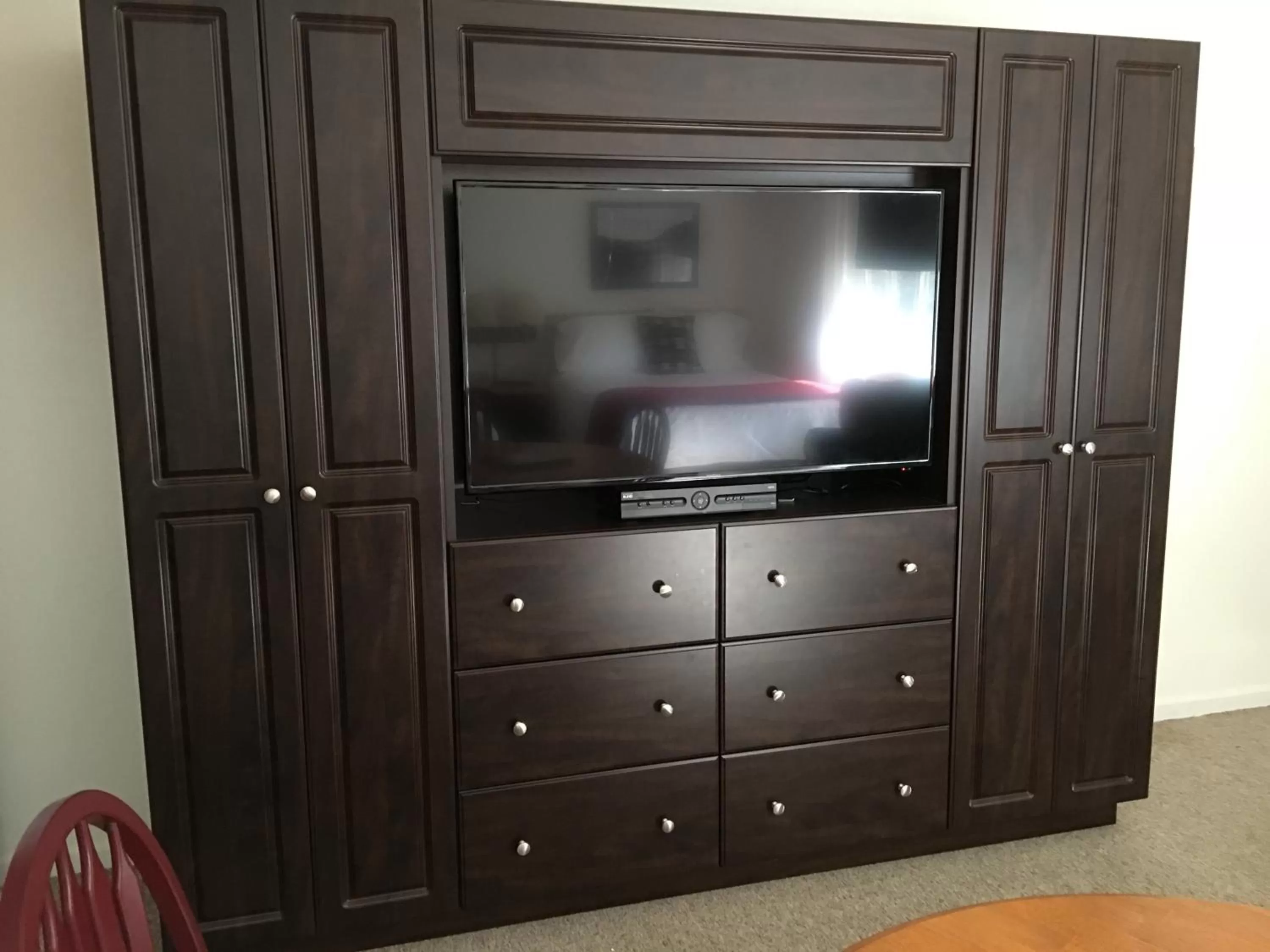 Photo of the whole room in Cardinal Inn