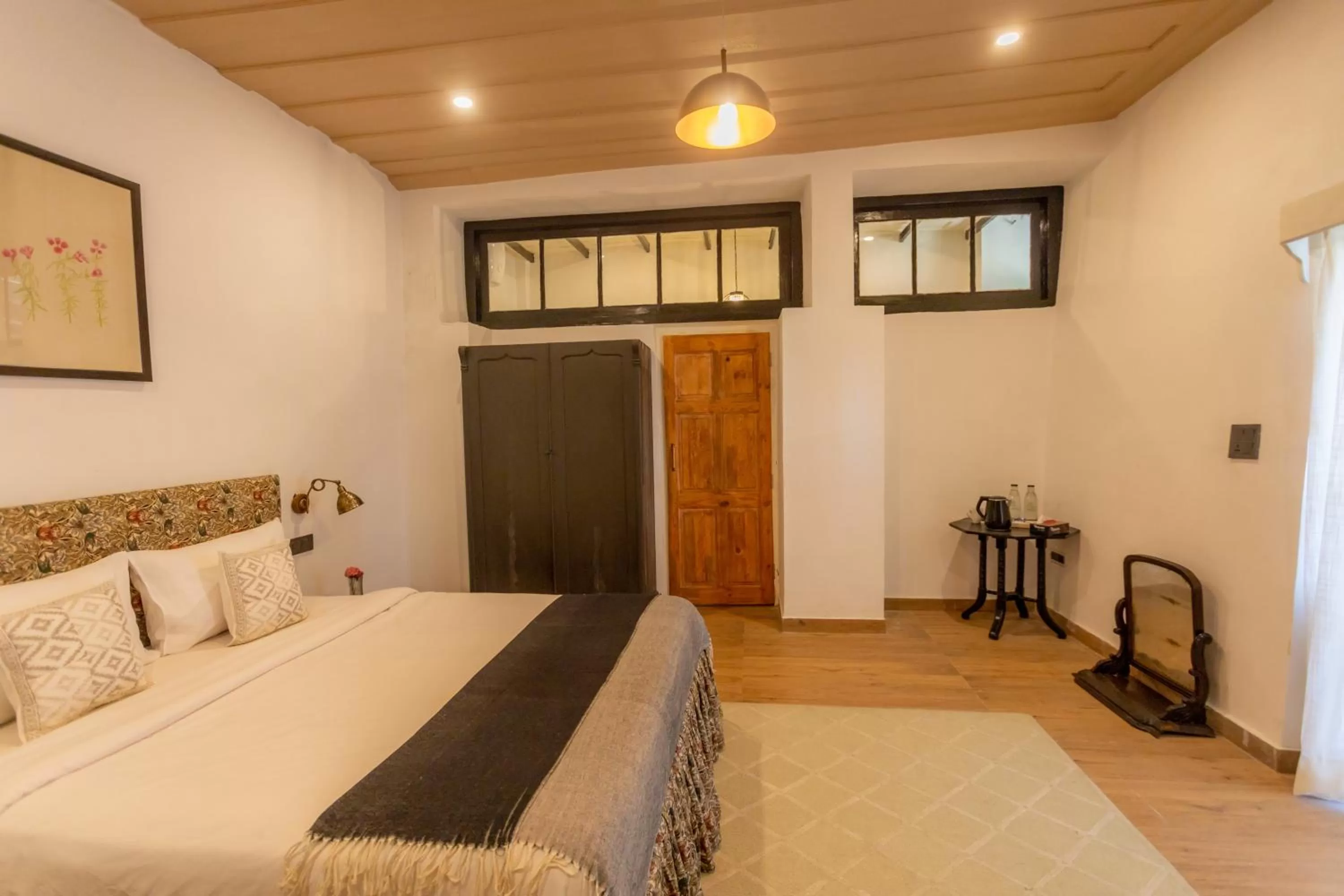 Bedroom in Seclude Shimla, Taraview