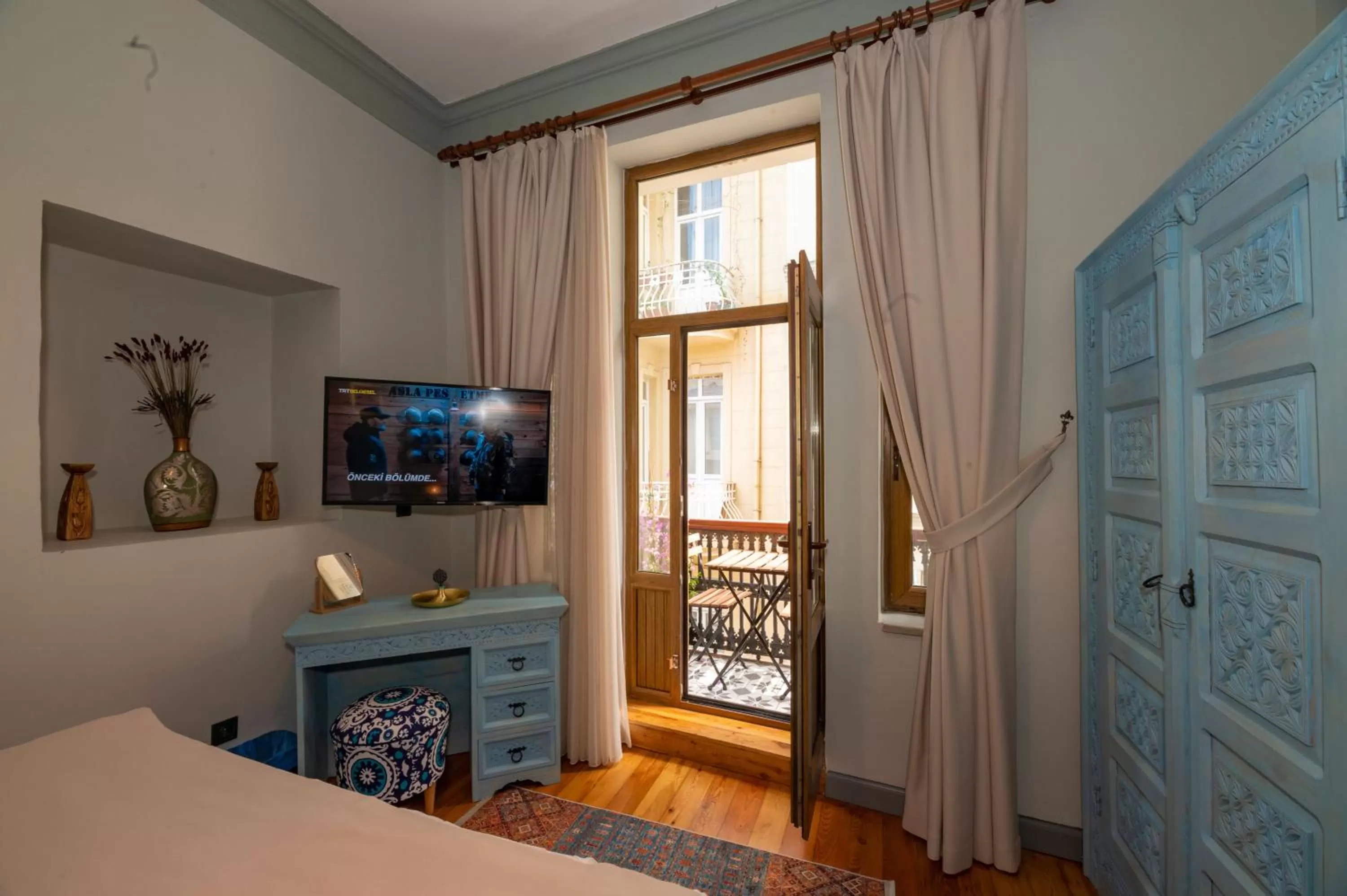 Seating area, Bed in O'Pera Okanlı Suites