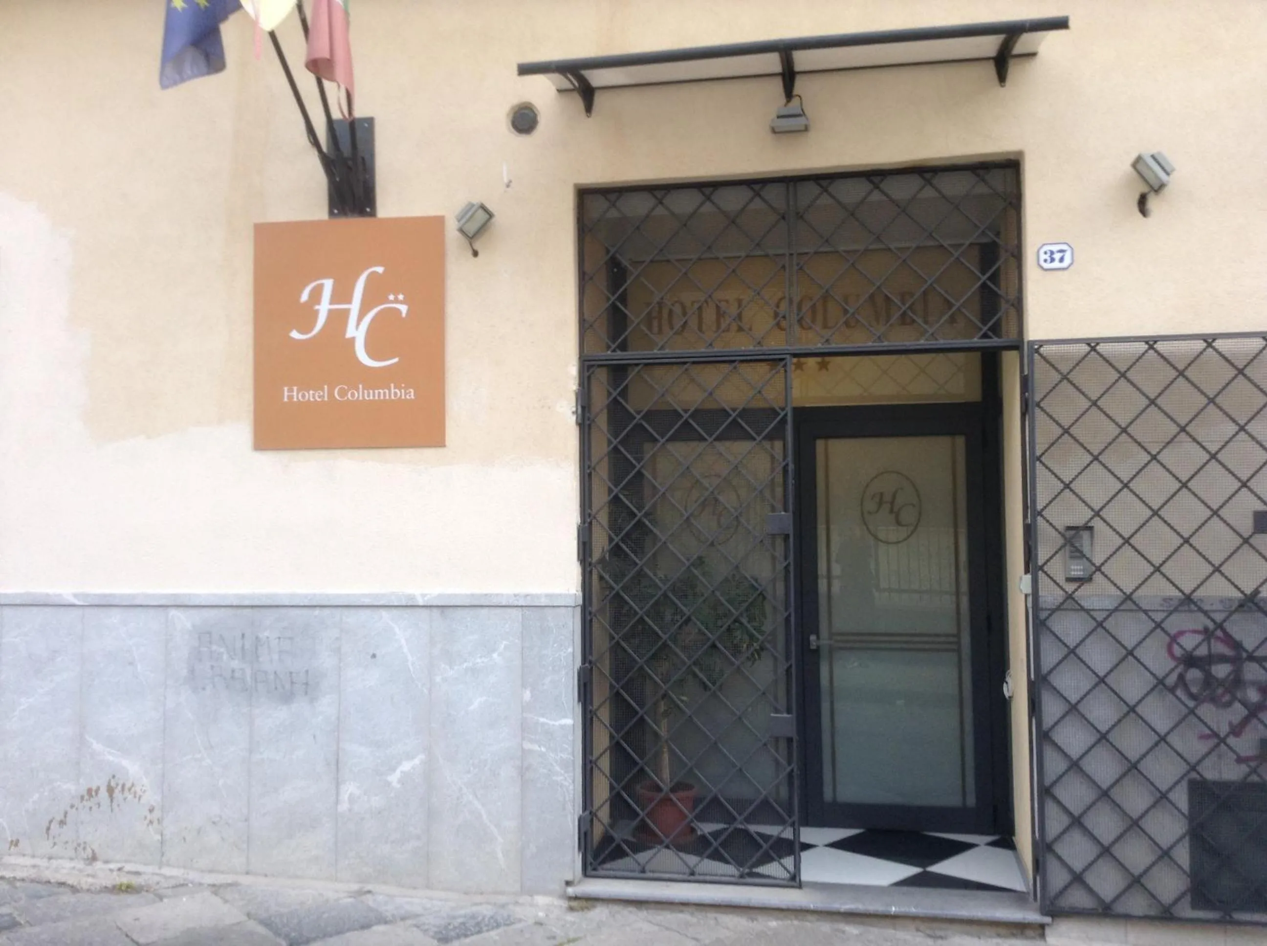 Facade/entrance in Hotel Columbia