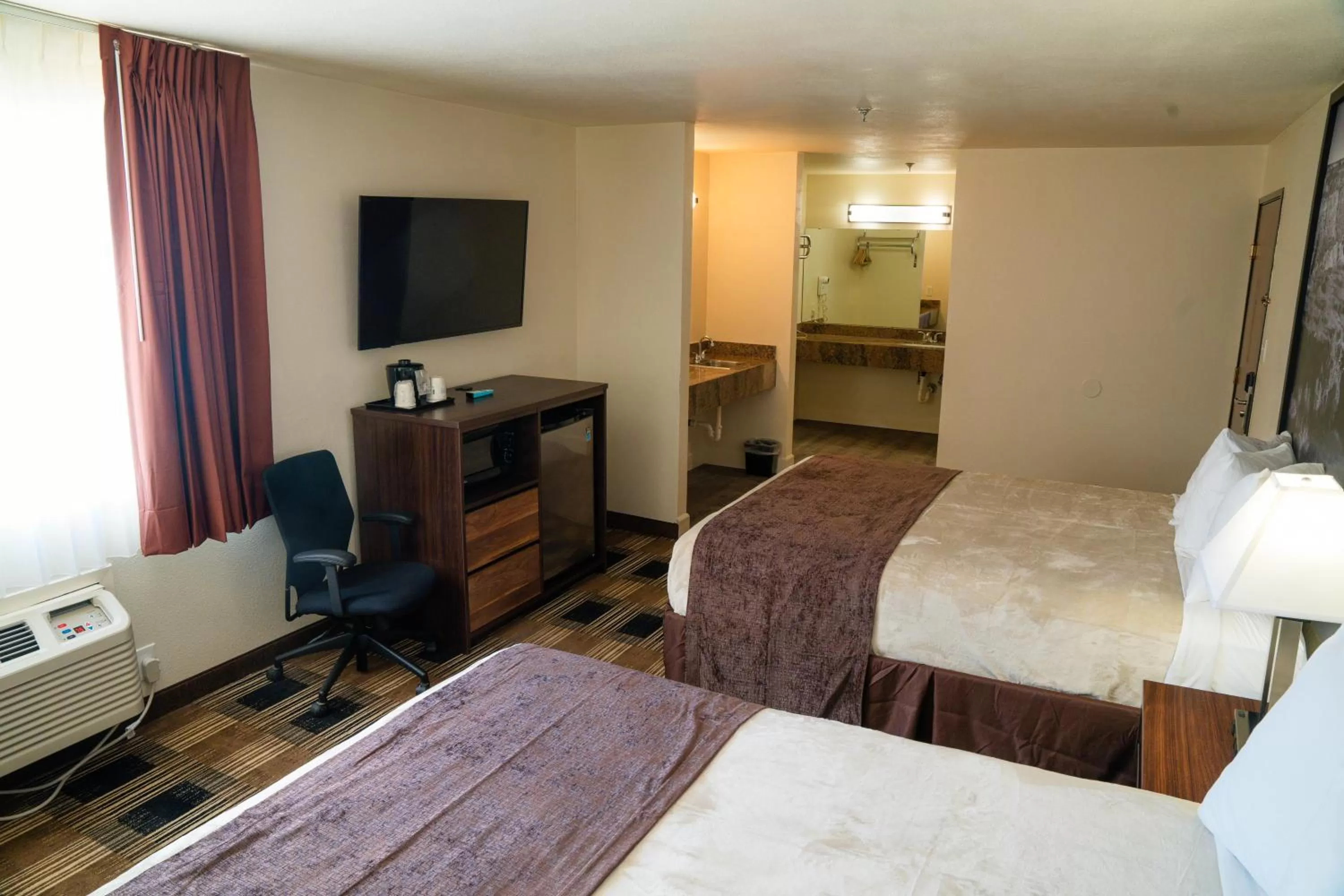 Bathroom, Bed in Super 8 by Wyndham Yuma