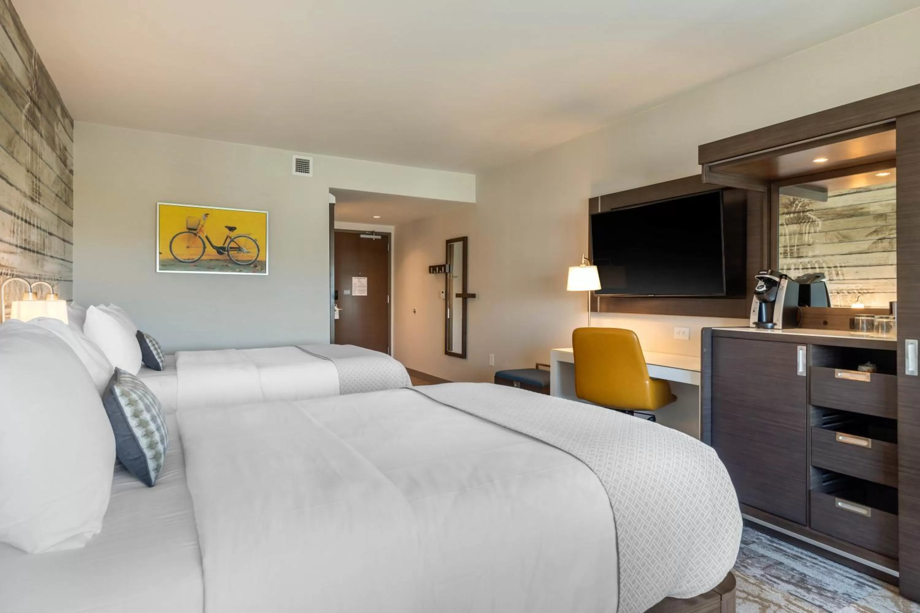 Bedroom, Bed in DoubleTree by Hilton Charleston Riverview