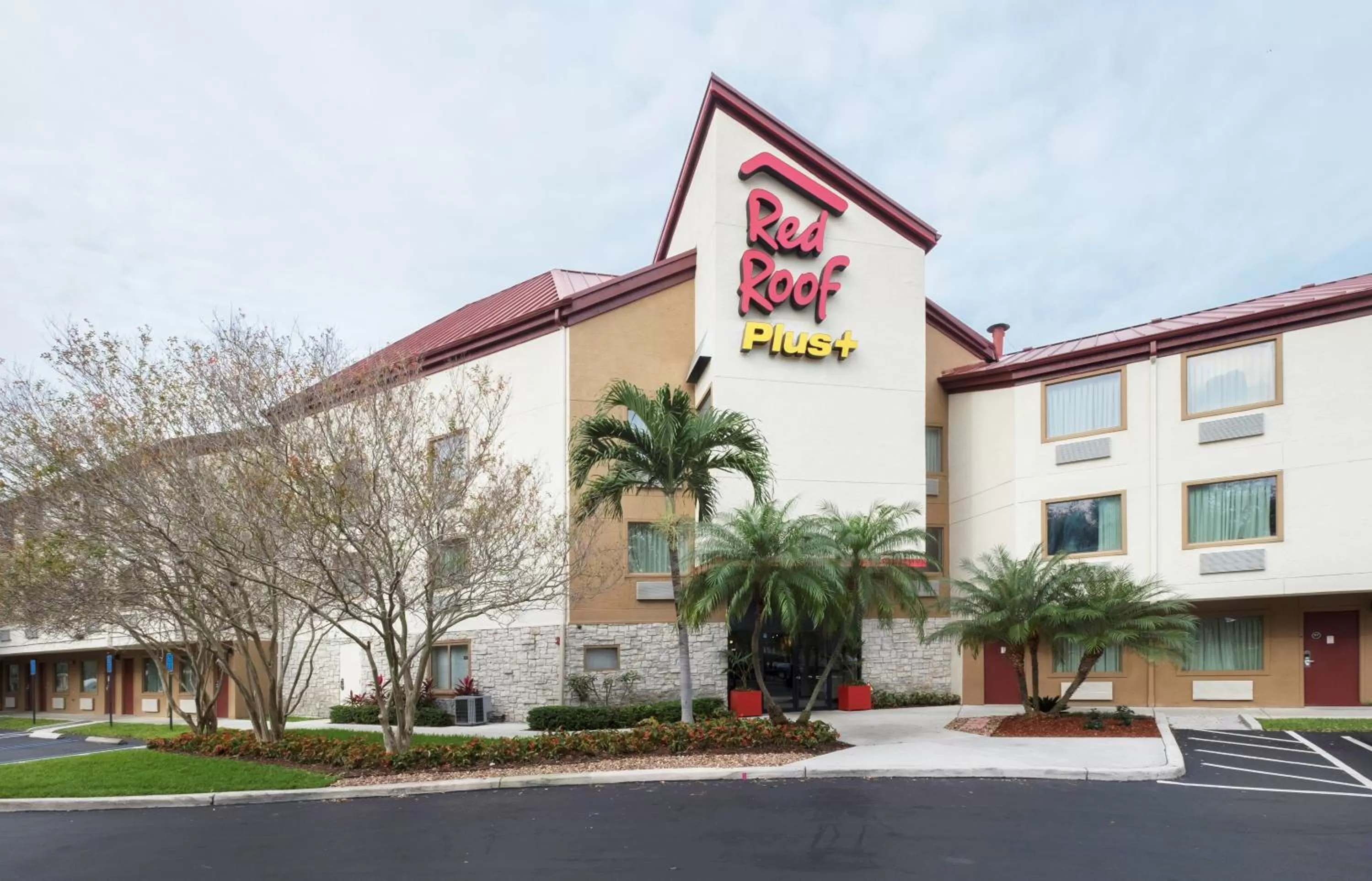 Property building in Red Roof Inn PLUS+ West Palm Beach