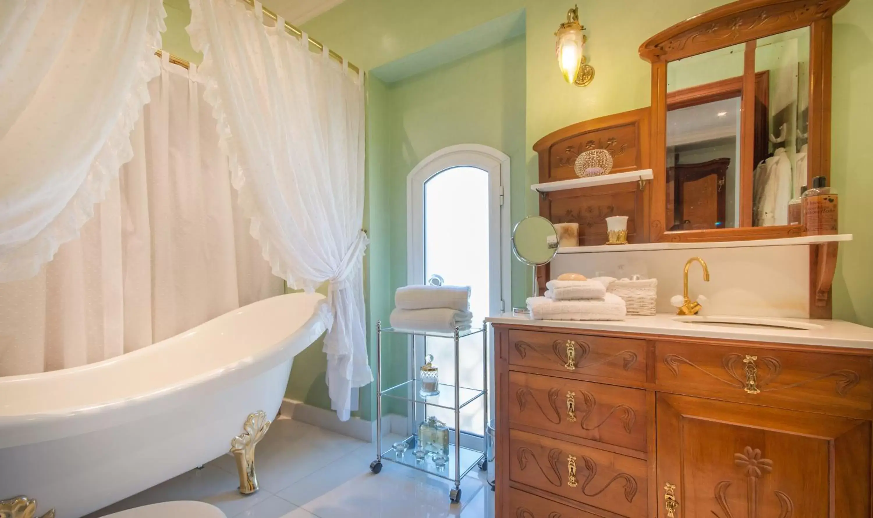 Deluxe Double Room with Bath - single occupancy in Hotel Boutique Edelweiss La Garriga Deluxe Double Room with Bath - single occupancy in Hotel Boutique Edelweiss La Garriga