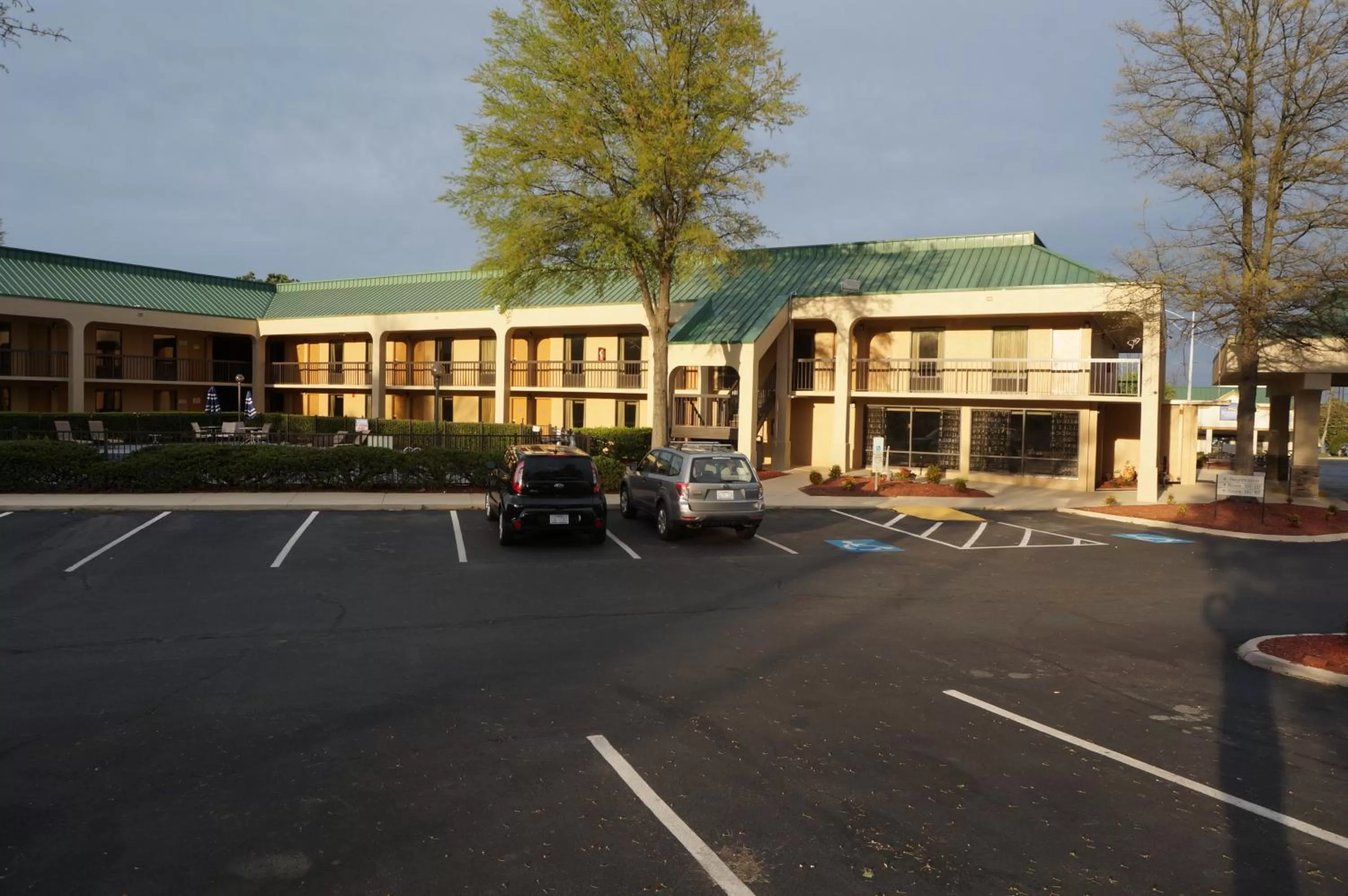 Property building in Howard Johnson by Wyndham Greensboro Near the Coliseum