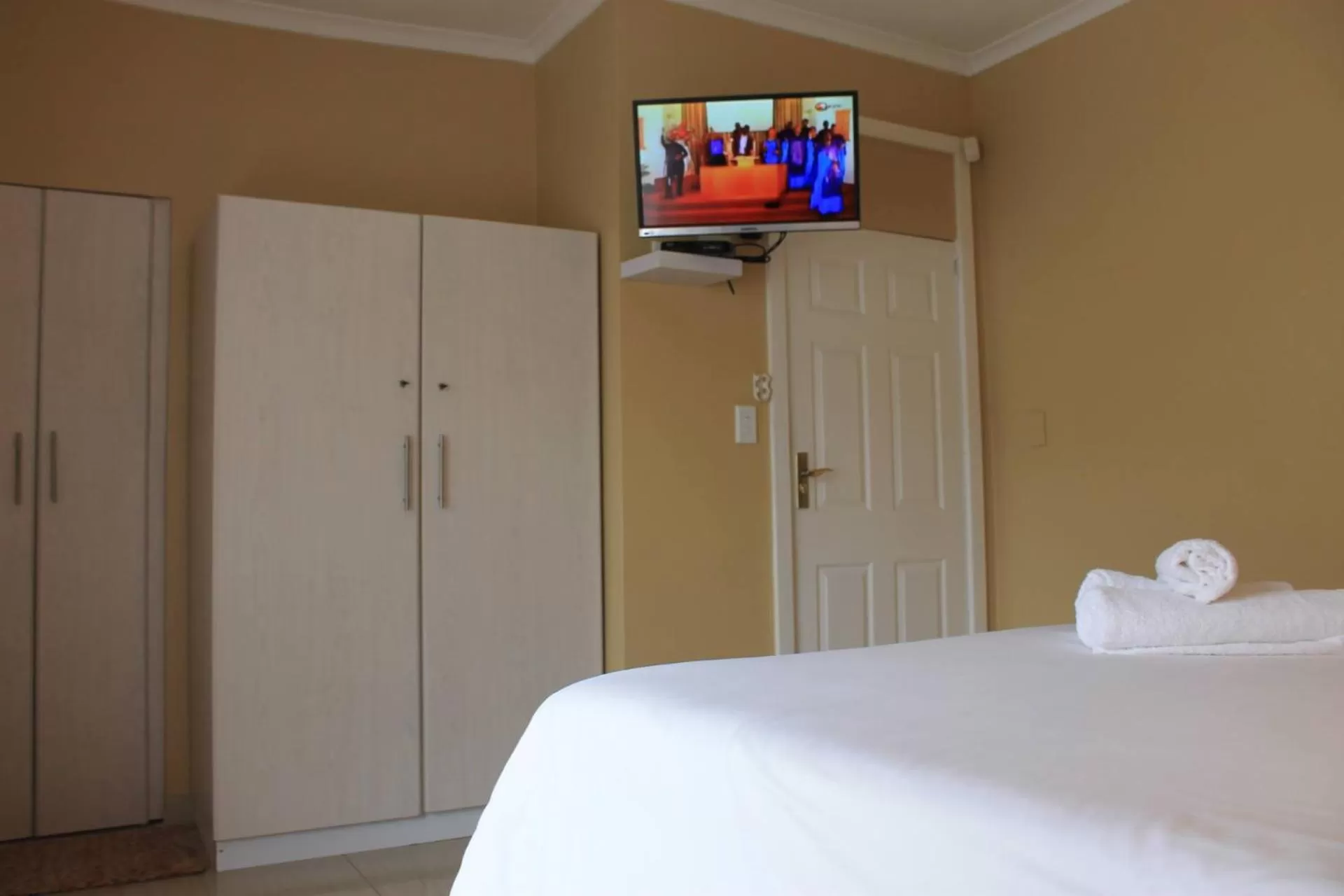 TV/Entertainment Center in GOODWILLMANOR