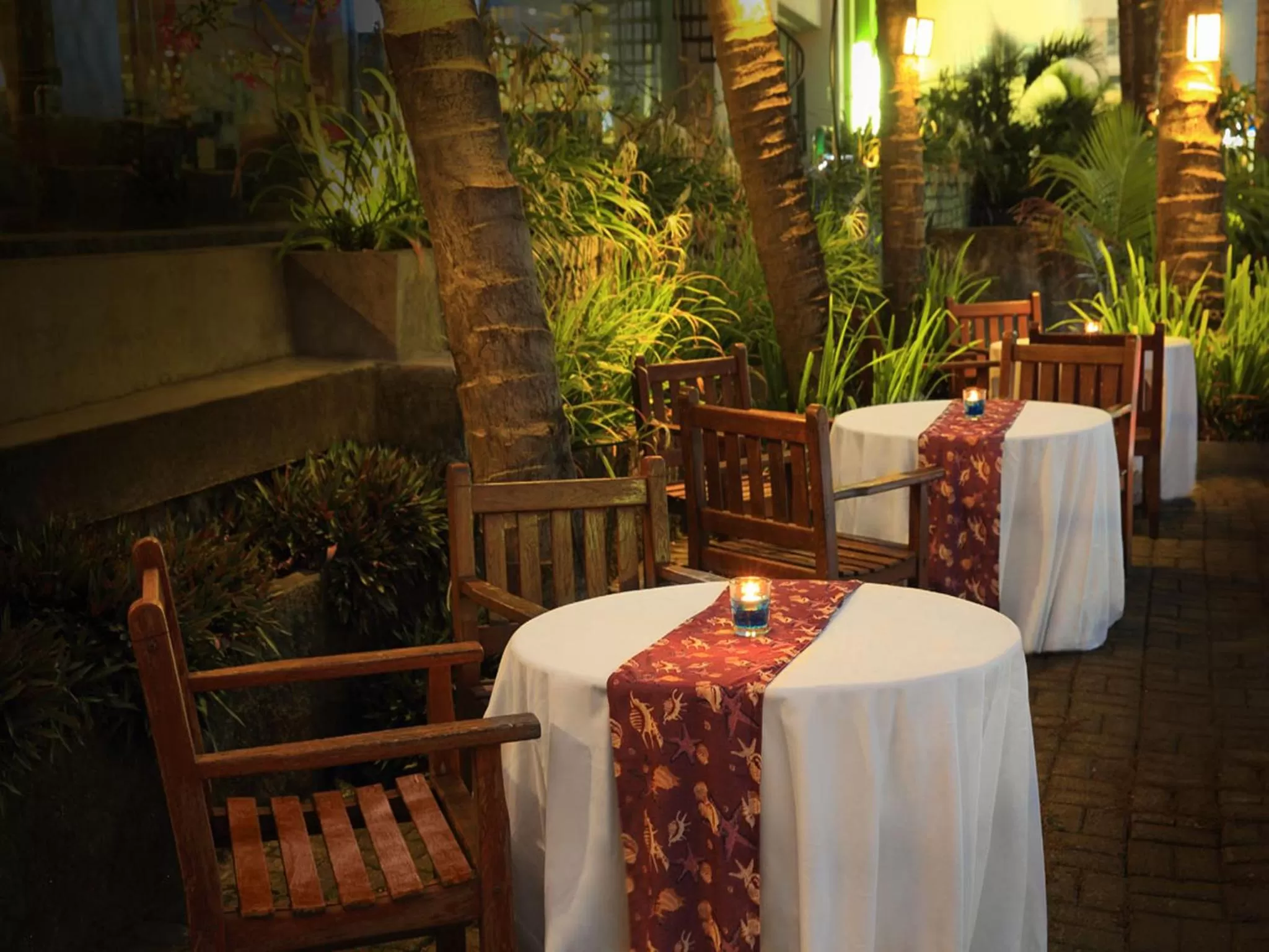 Restaurant/places to eat in Aryaduta Manado