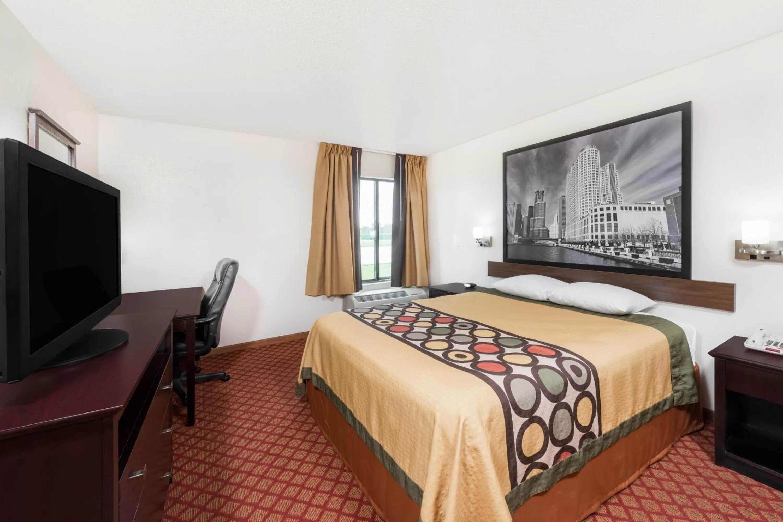 Photo of the whole room, Bed in Super 8 by Wyndham Marshall