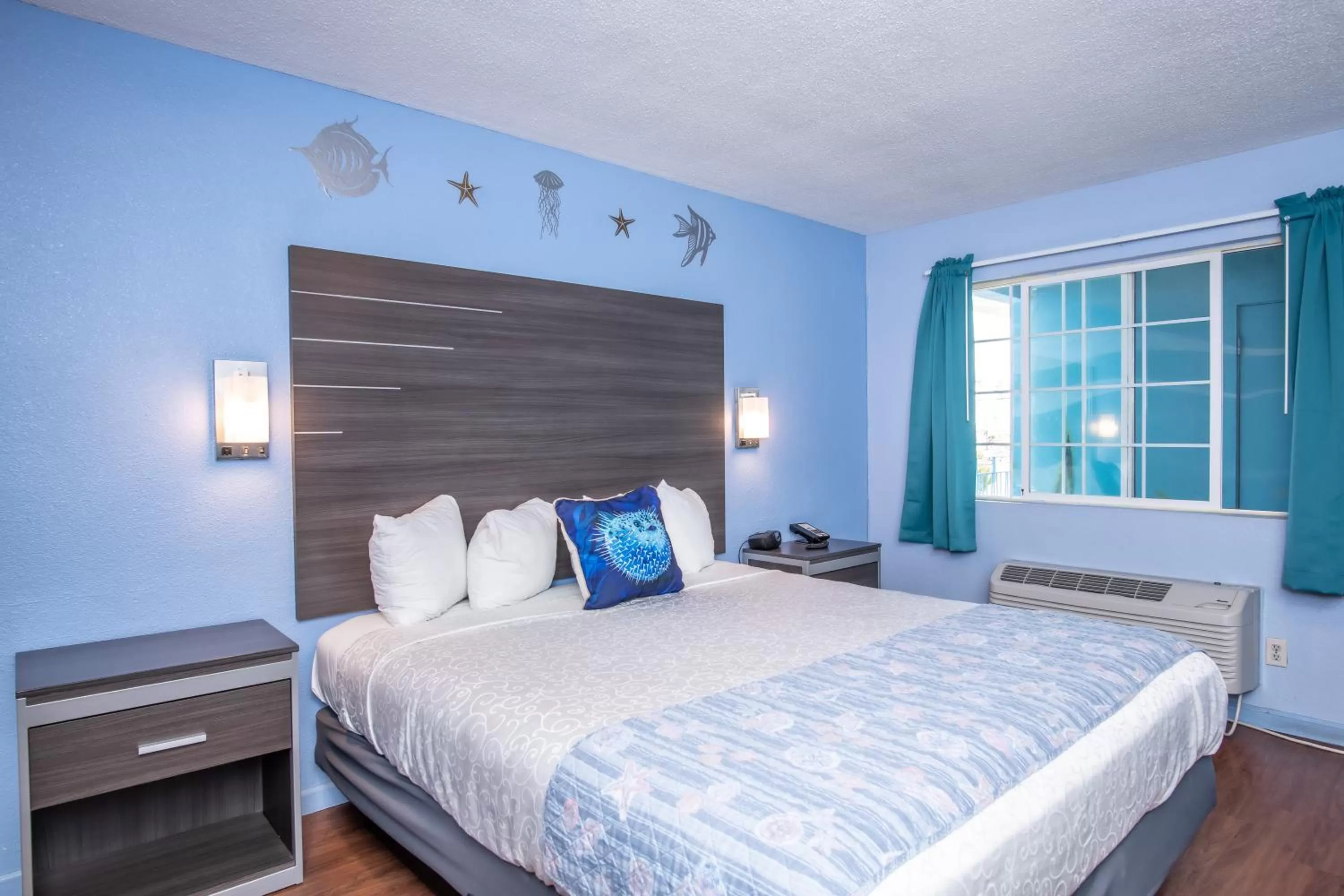 Bed in Aqua Breeze Inn