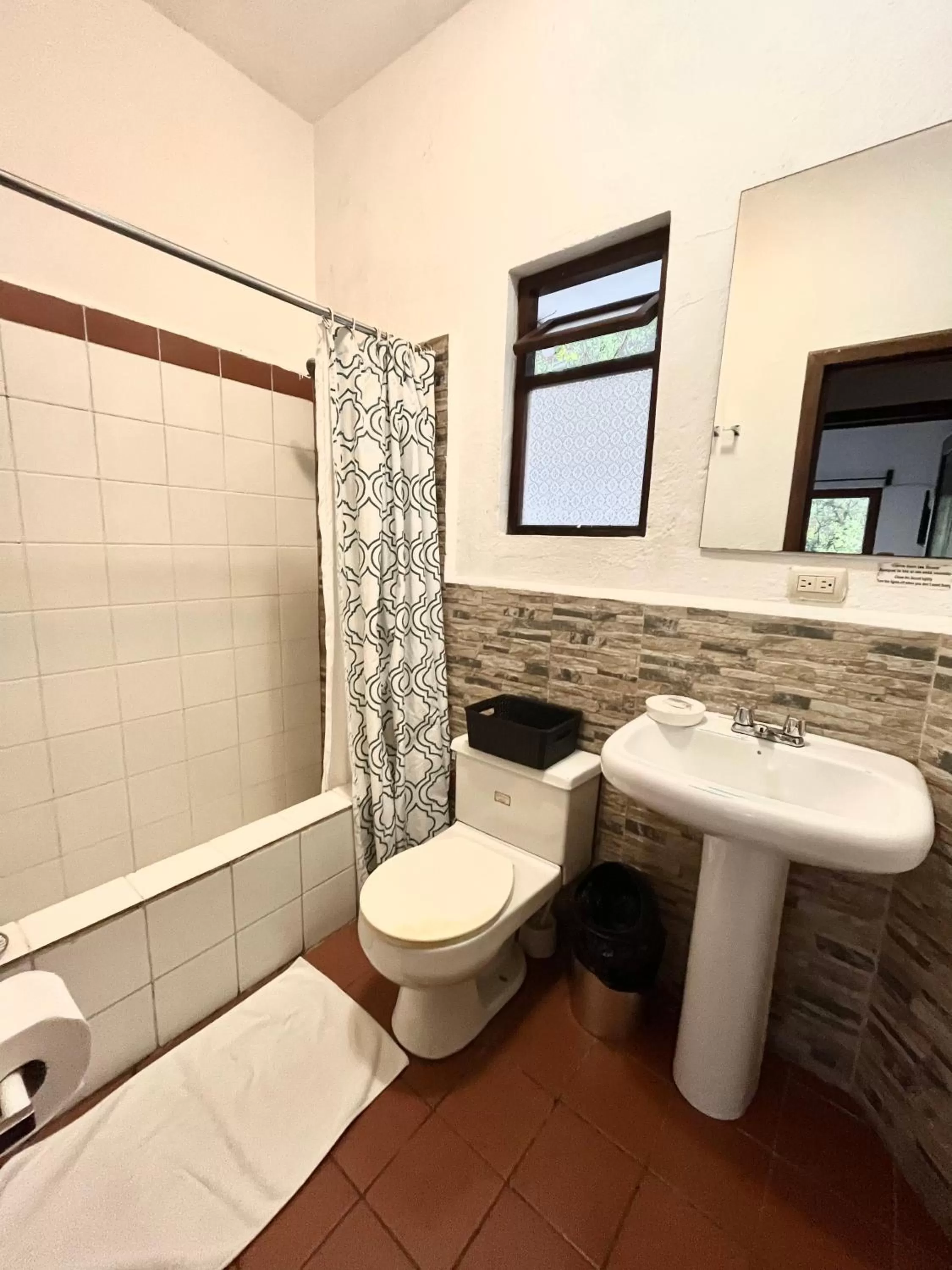 Bathroom in Apartamentos Otorongo Cuenca Ecuador