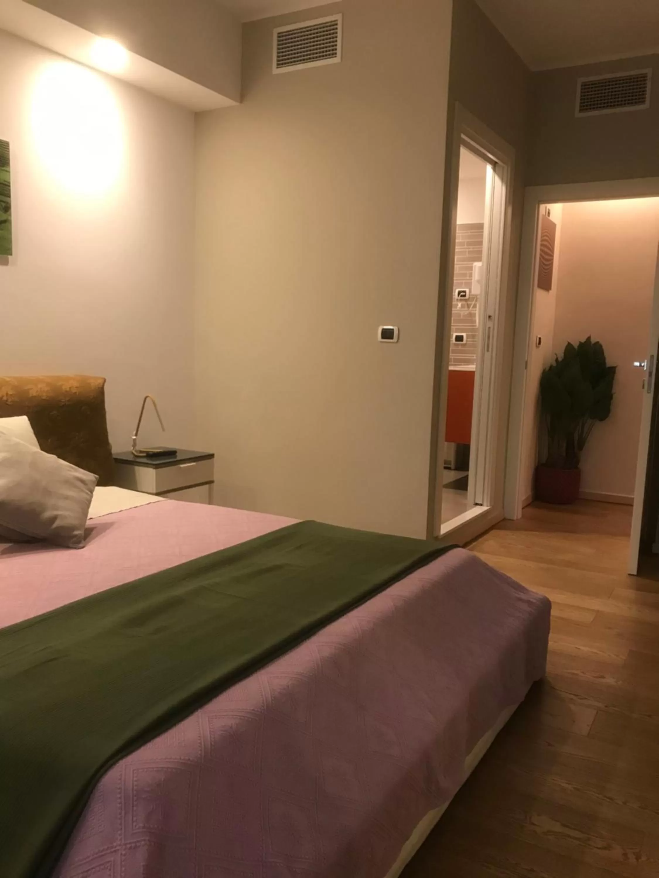 Bedroom, Bed in Smart-House Rent-Rooms FREE PARKING