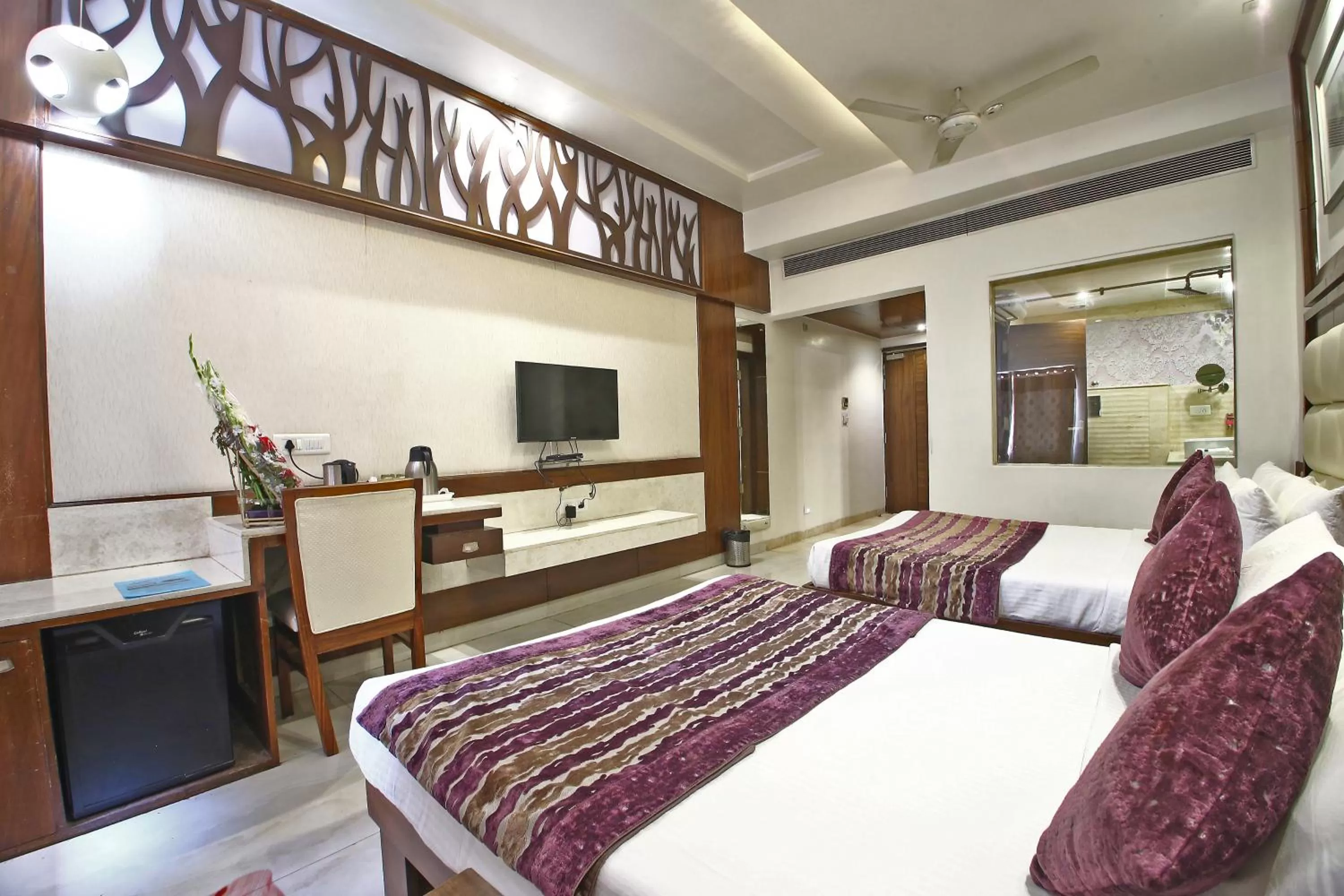 Photo of the whole room, Bed in Hotel Emerald