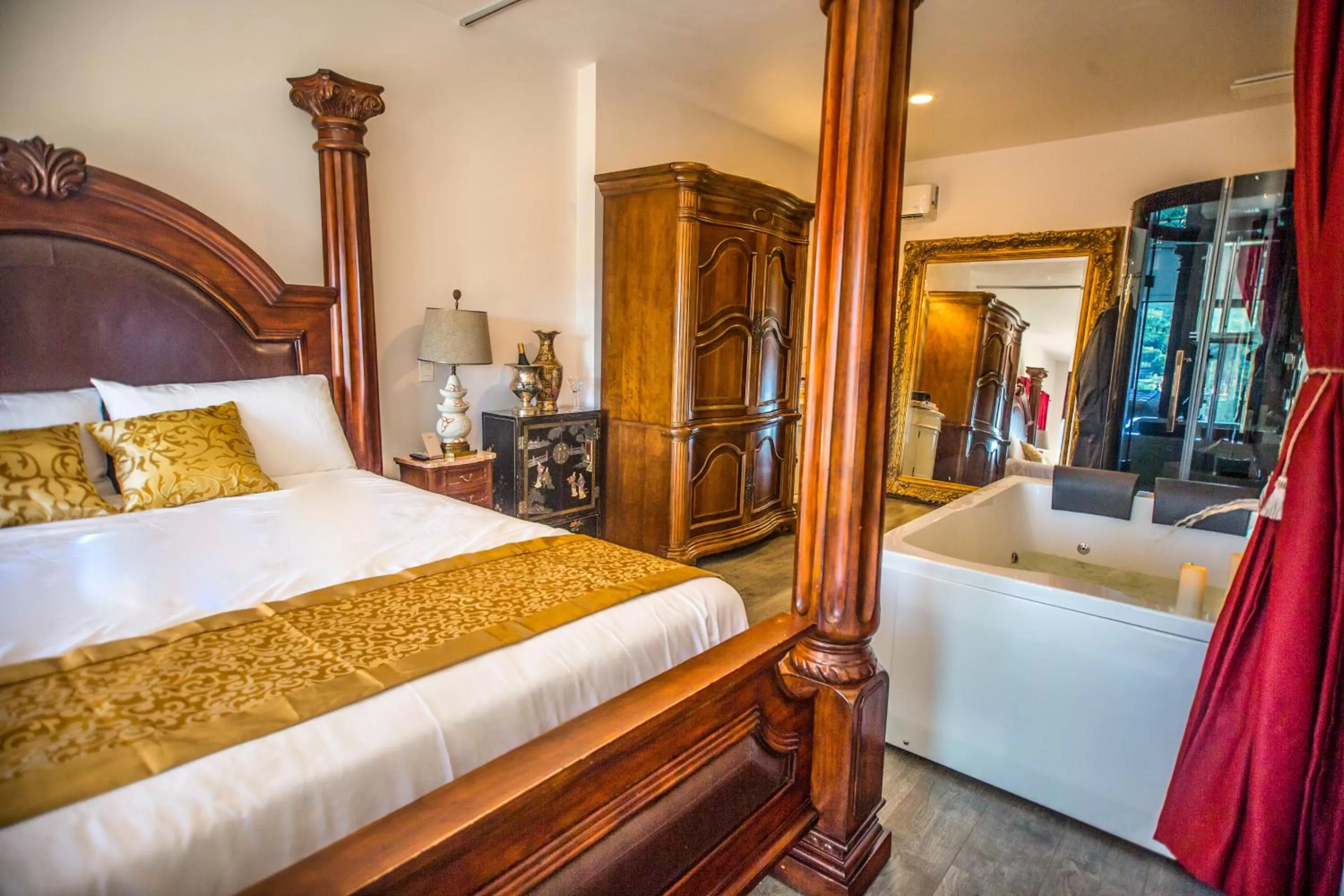 Bed in Quiet Mind Mountain Lodge, Retreat & Spa