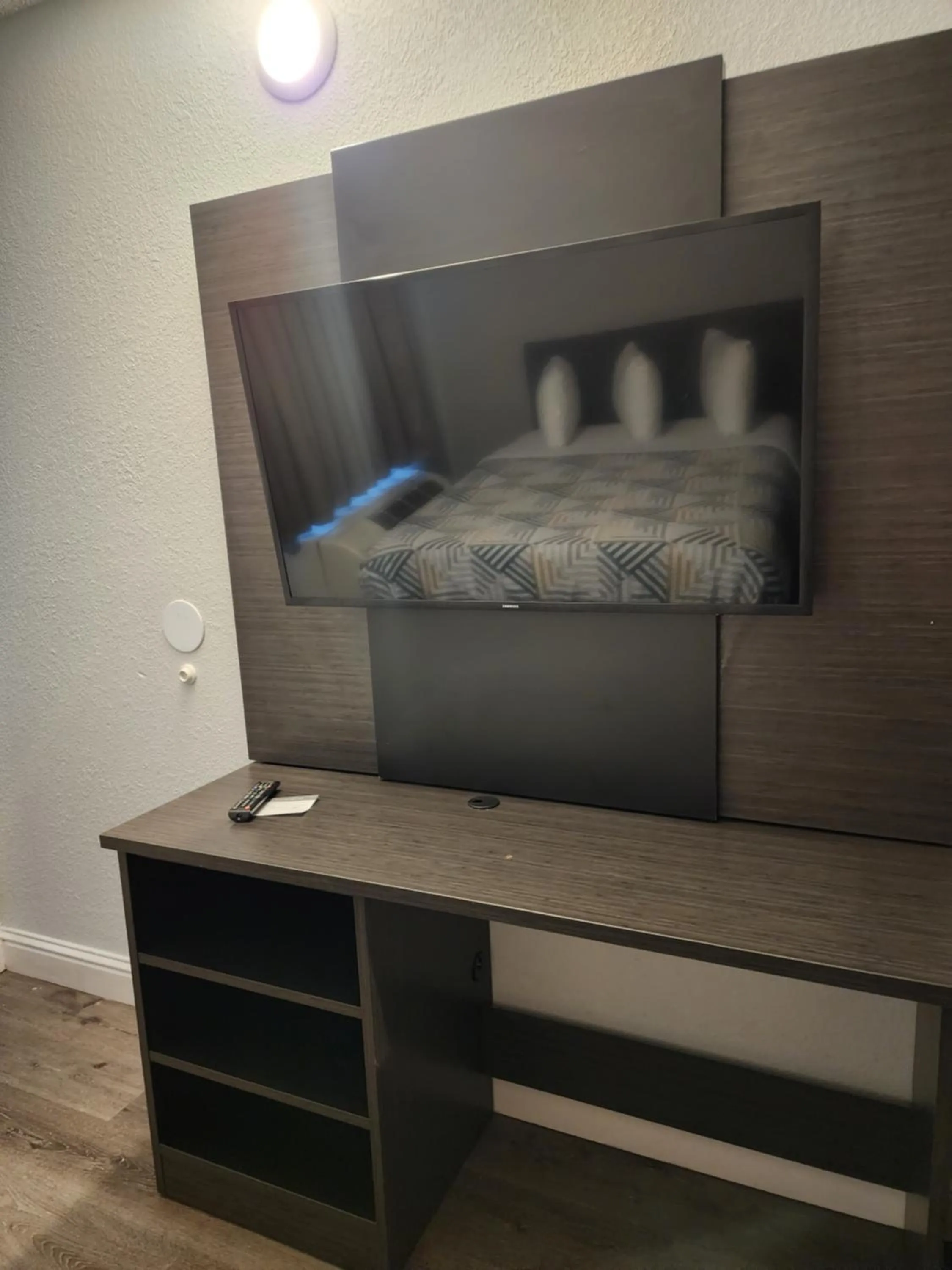 TV and multimedia, Bed in Studio 6 Sacramento, CA Natomas