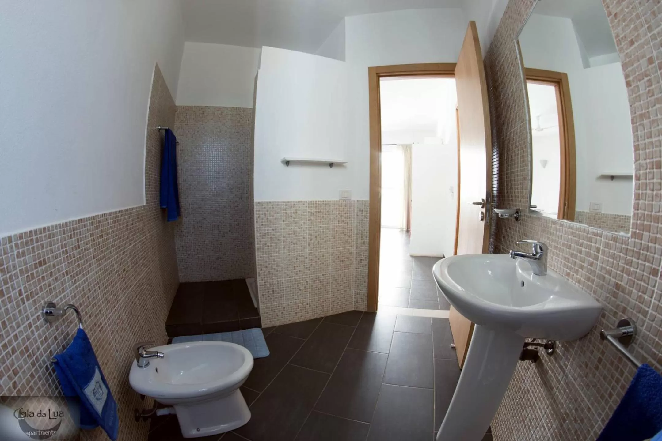 Bathroom in Cala da Lua apartments