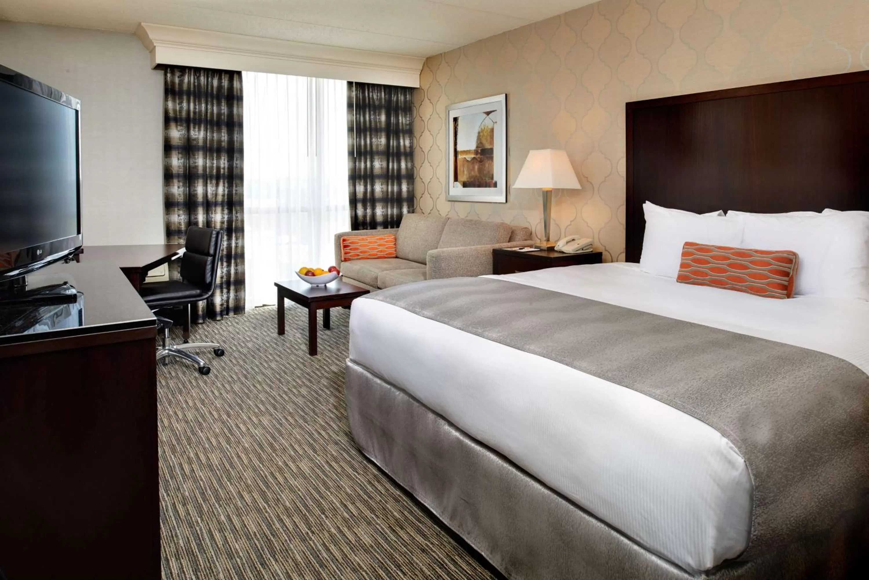 Bed in DoubleTree by Hilton Dearborn