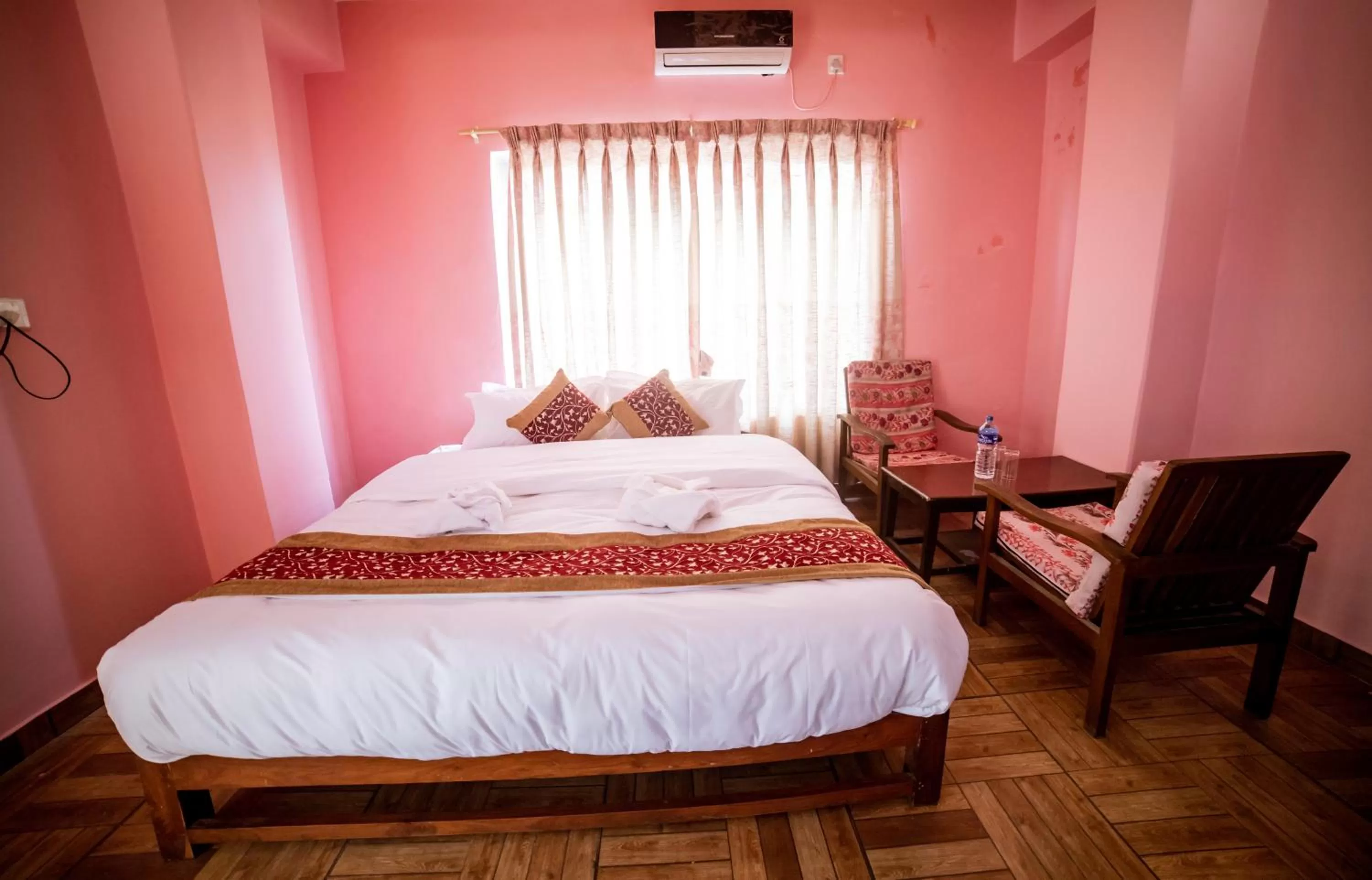 Restaurant/places to eat, Bed in Hotel Peace Stupa