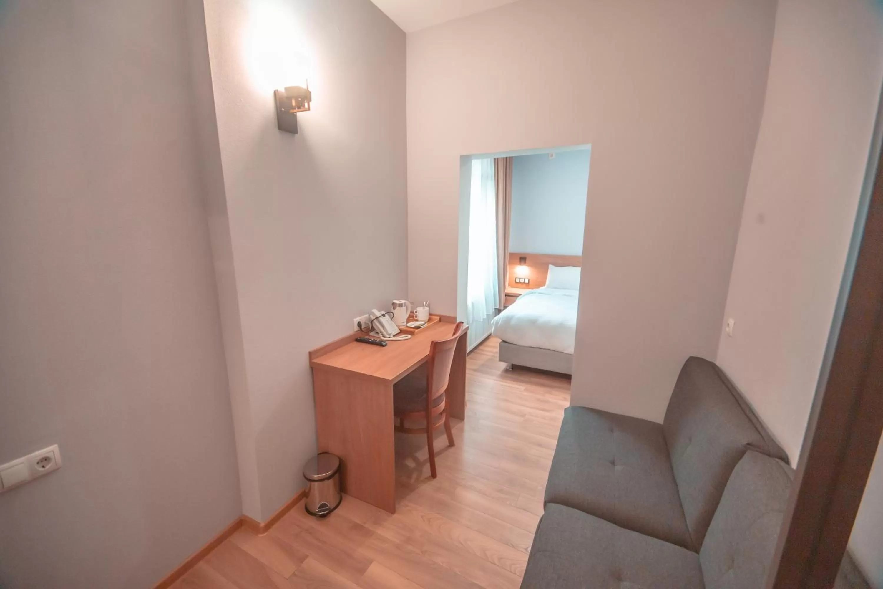 Bed, Seating Area in Hotel Banovani