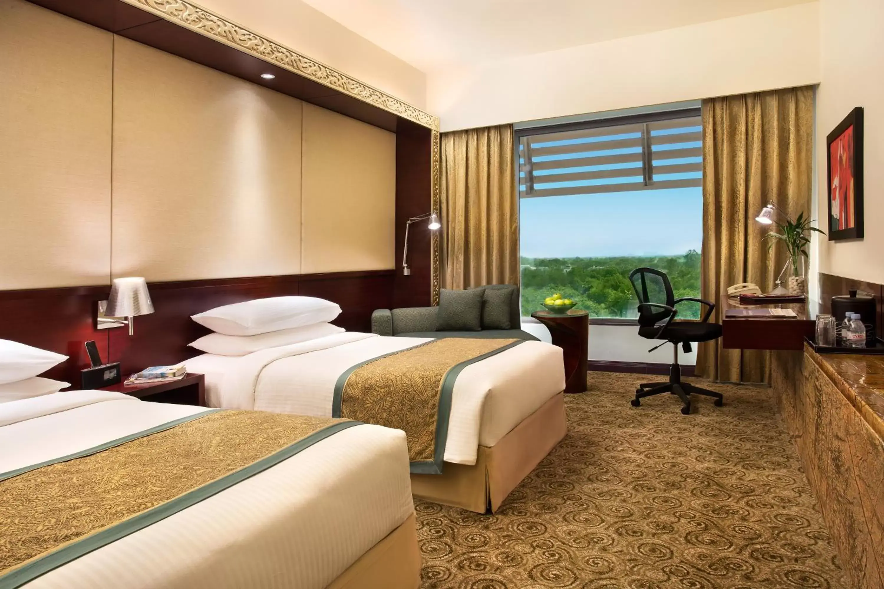 Standard Twin Room - Club Floor in Crowne Plaza Ahmedabad City Centre, an IHG Hotel Standard Twin Room - Club Floor in Crowne Plaza Ahmedabad City Centre, an IHG Hotel