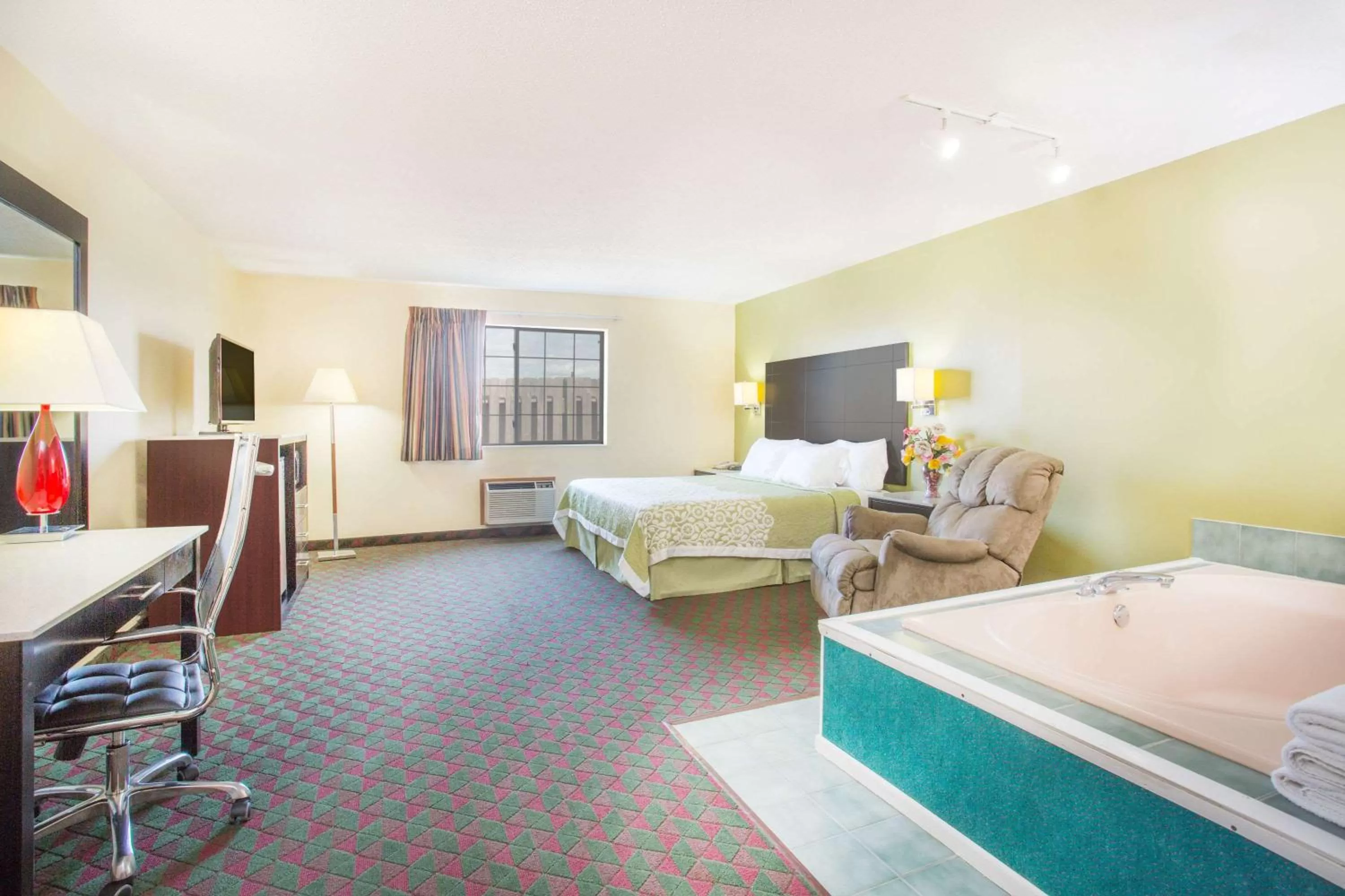 Photo of the whole room, Bed in Days Inn by Wyndham Lexington NE