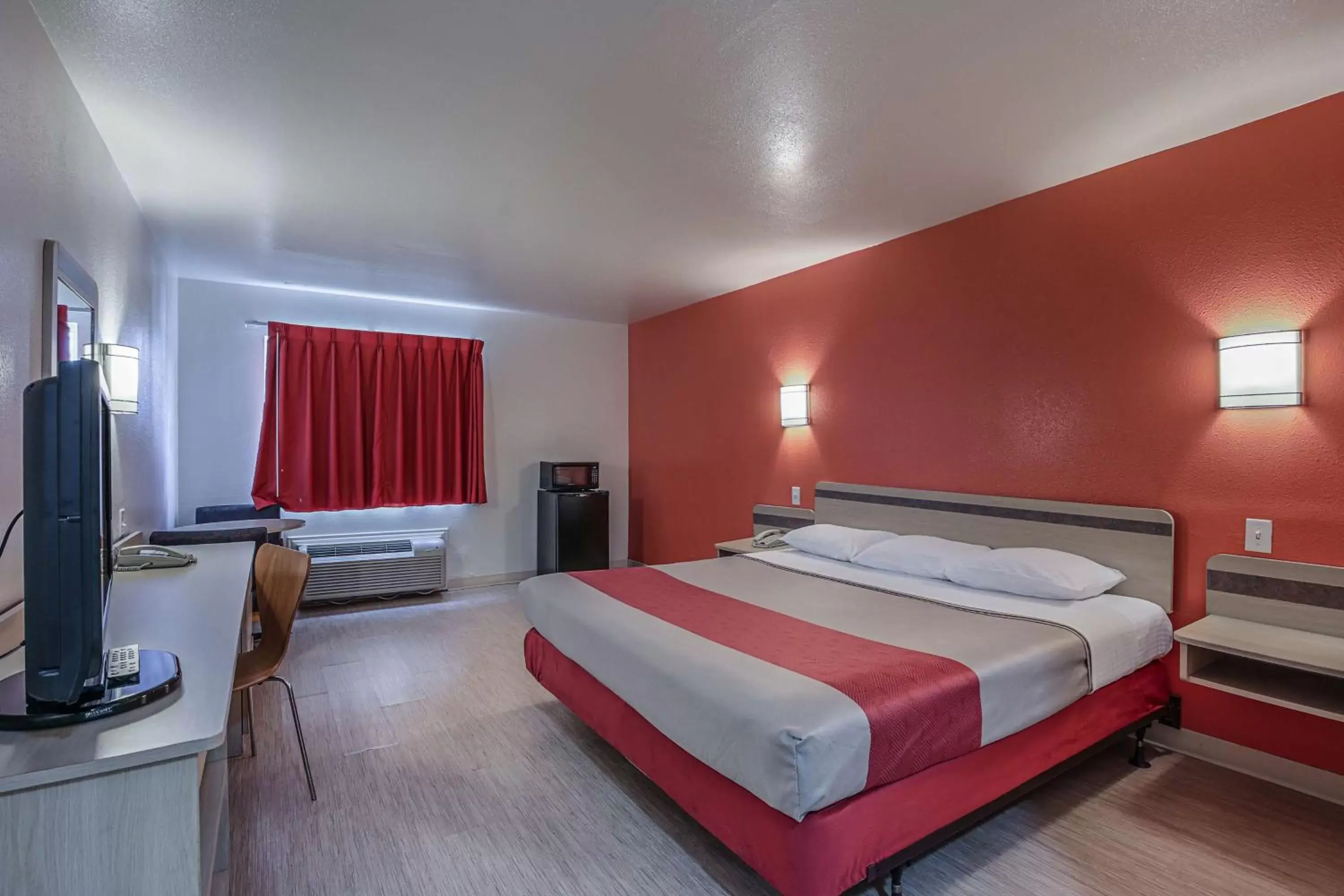 Deluxe King Room - Non-Smoking in Motel 6-Pasadena, TX Deluxe King Room - Non-Smoking in Motel 6-Pasadena, TX