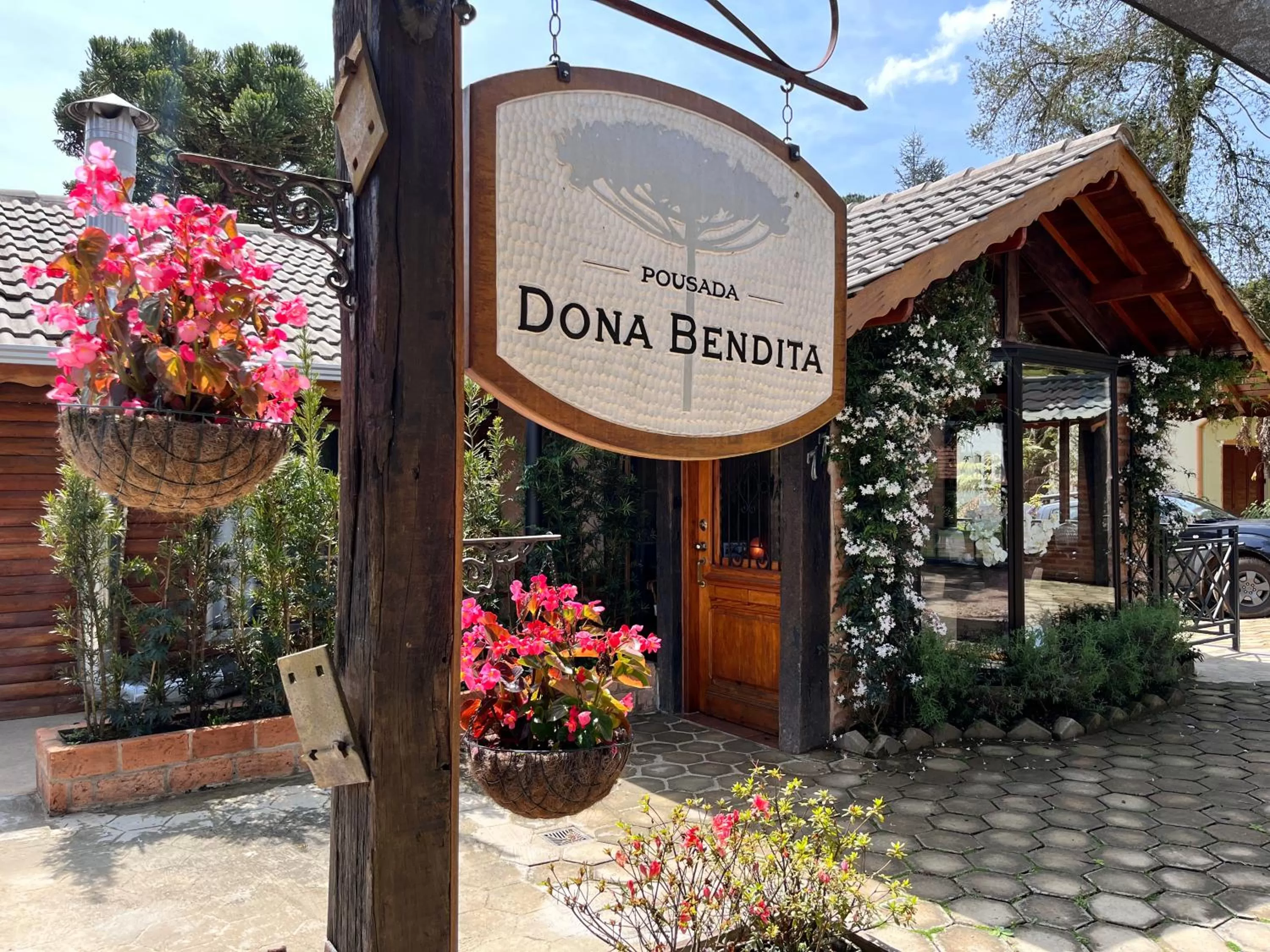 Property building, Property Logo/Sign in Pousada Dona Bendita