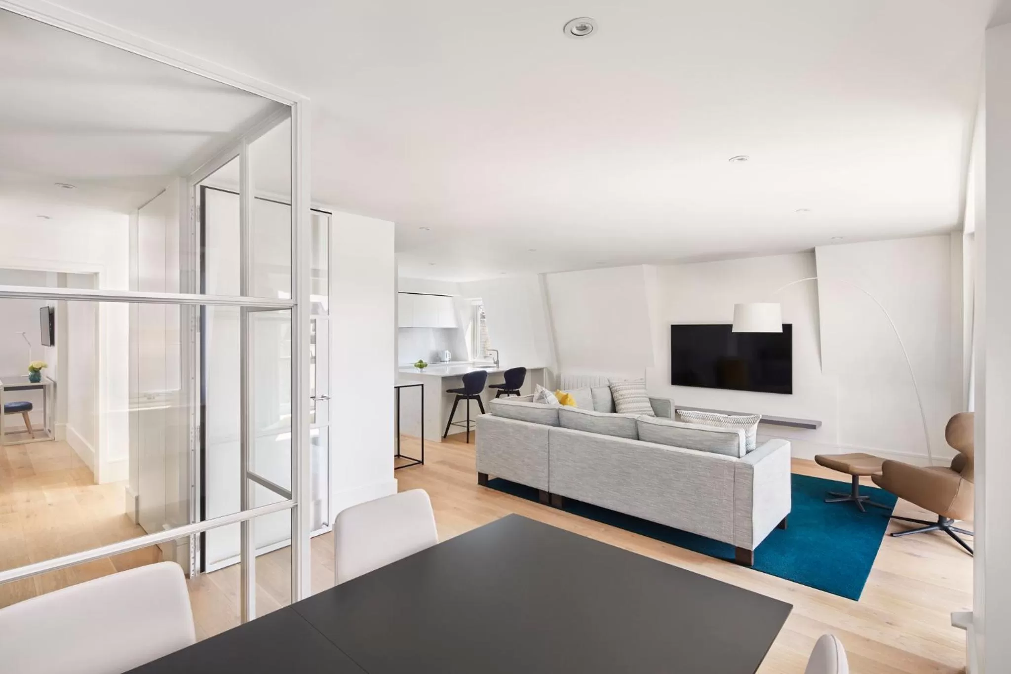 Photo of the whole room in COMO Metropolitan London