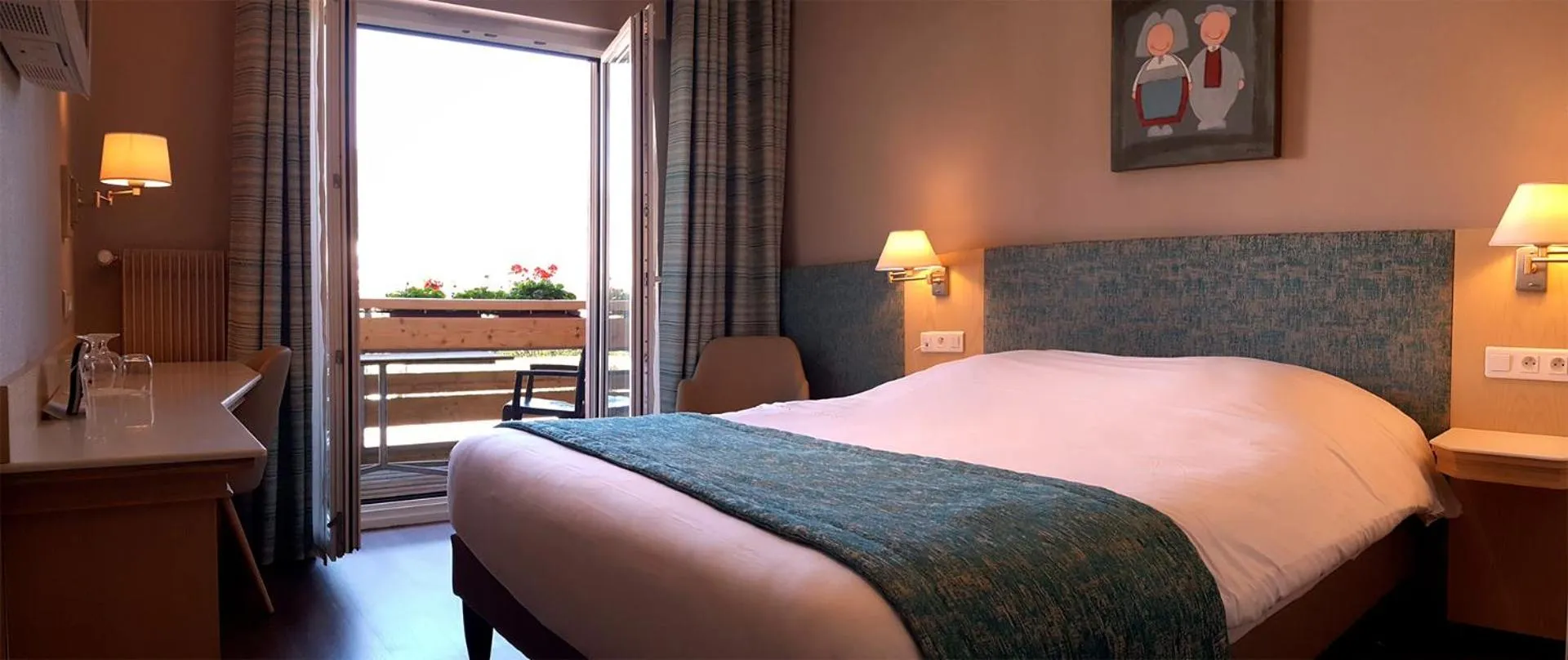 Bedroom, Bed in Hotel Les Remparts