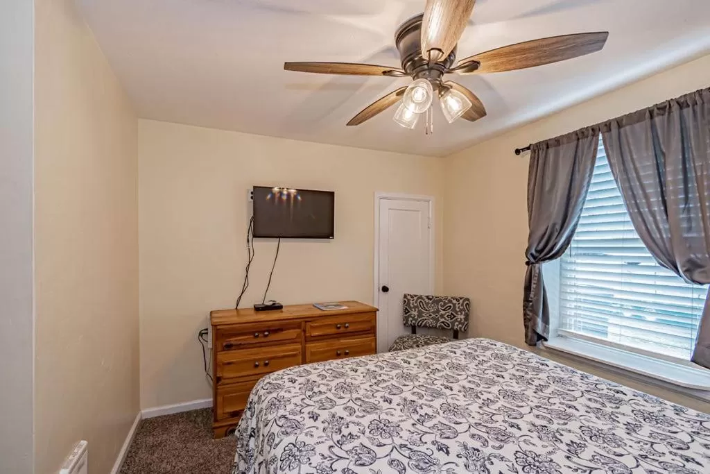 Bedroom, Bed in Suites of Lava Hot Springs