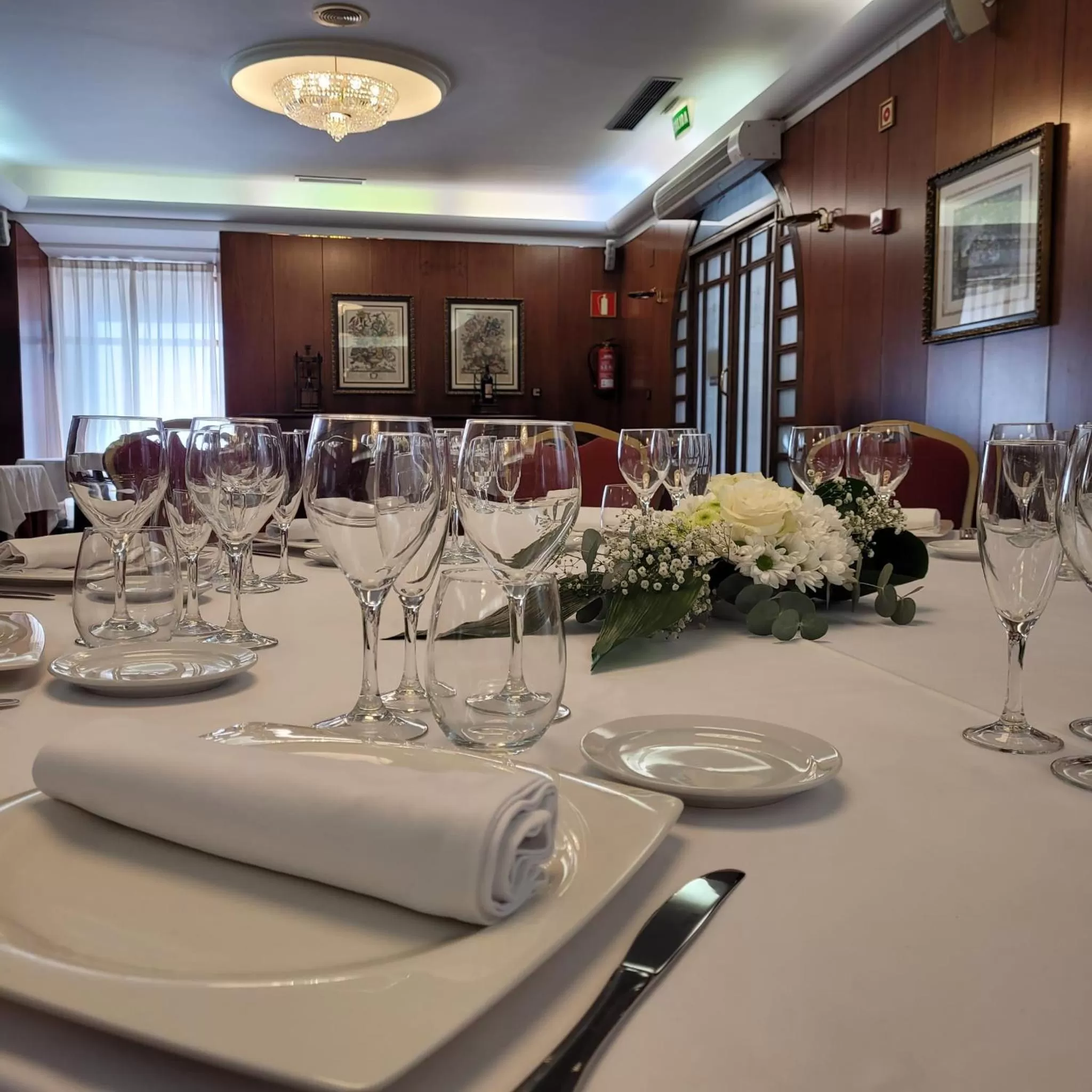 Restaurant/places to eat in Hotel Imperial