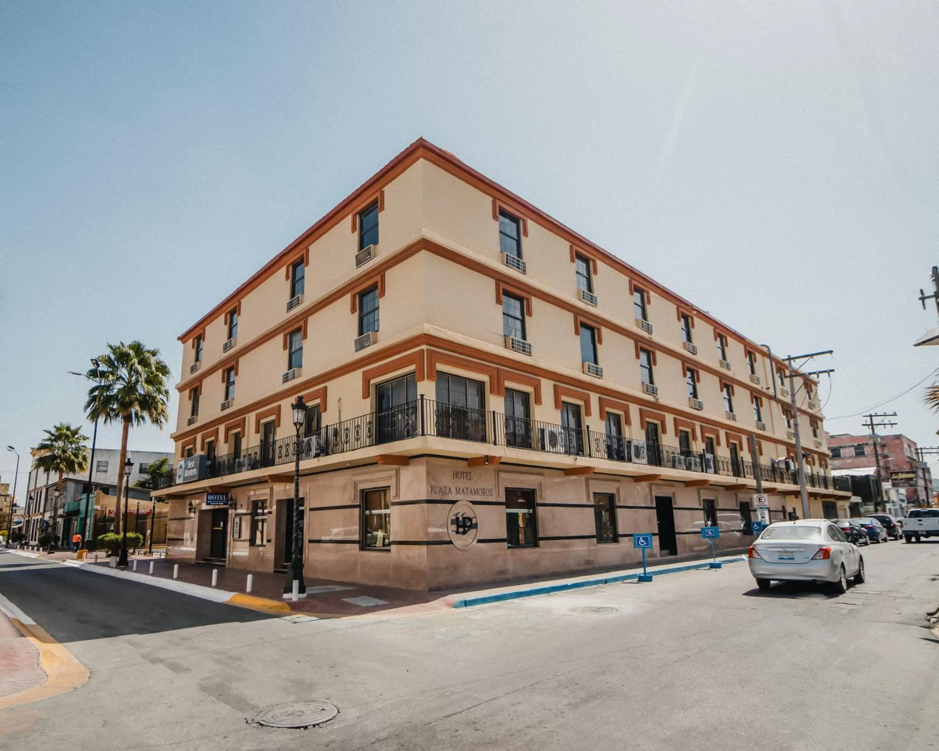 Property building in Best Western Hotel Plaza Matamoros