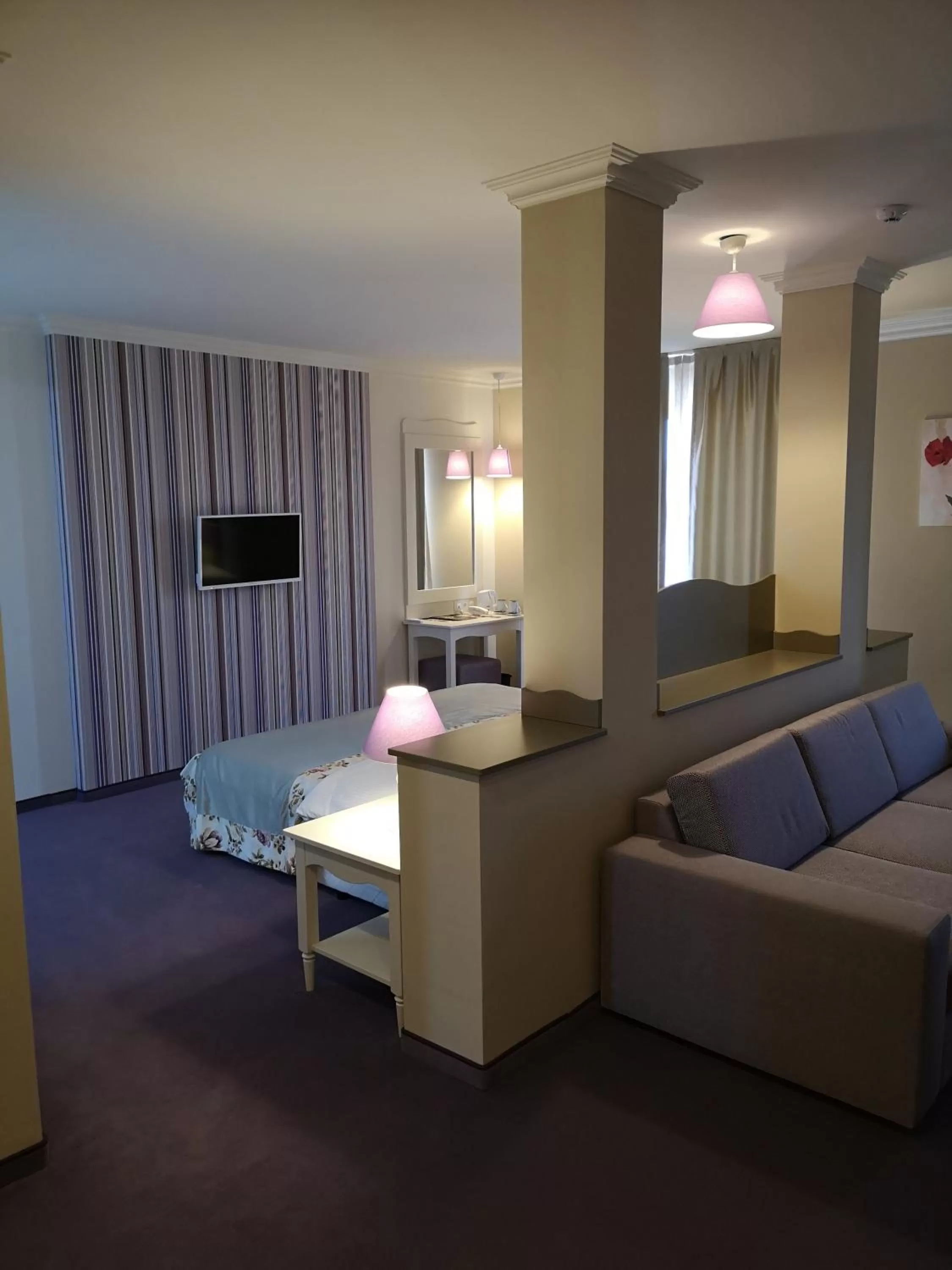 Photo of the whole room in Parish Hotel