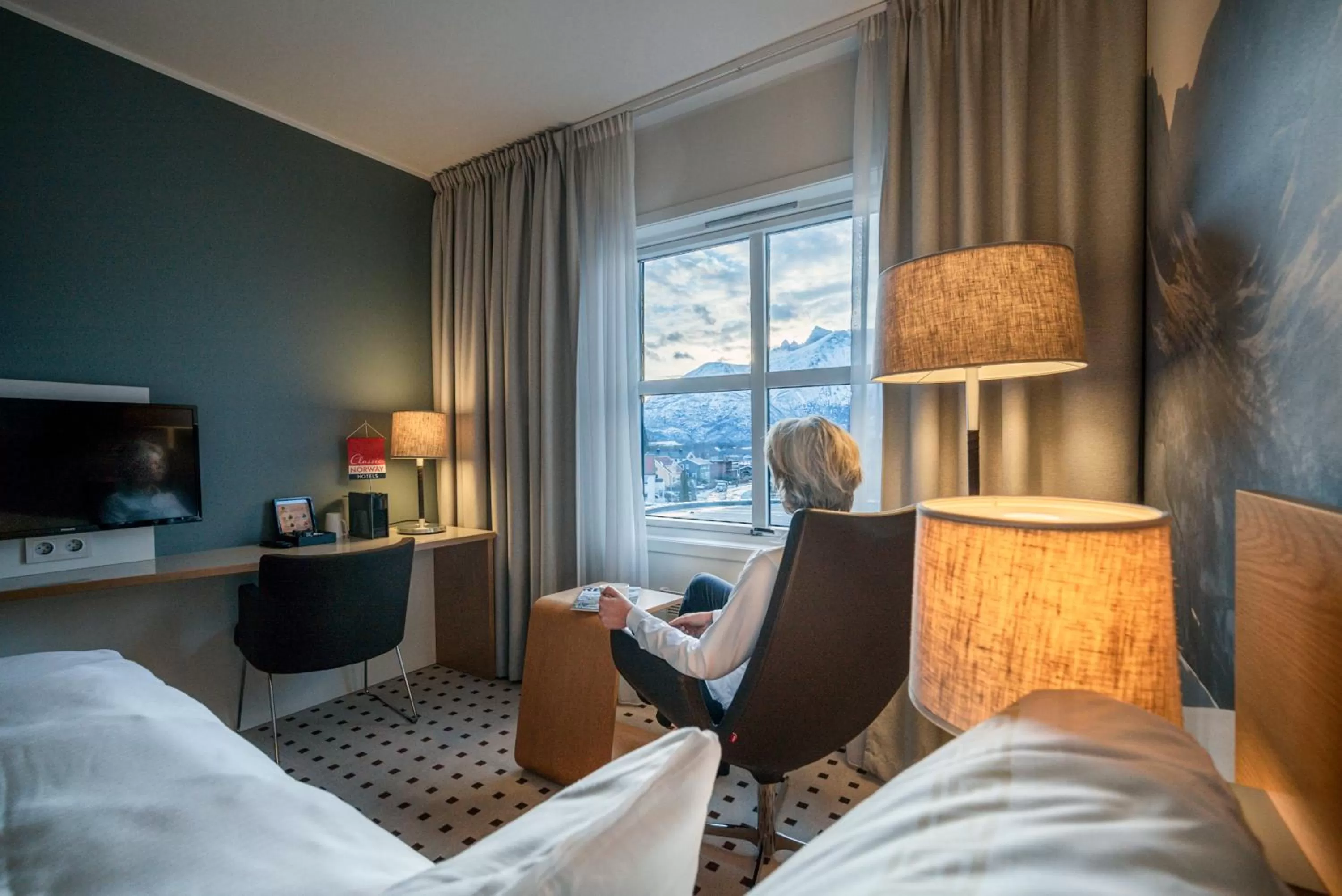 TV and multimedia, Bed in Grand Hotel - by Classic Norway Hotels
