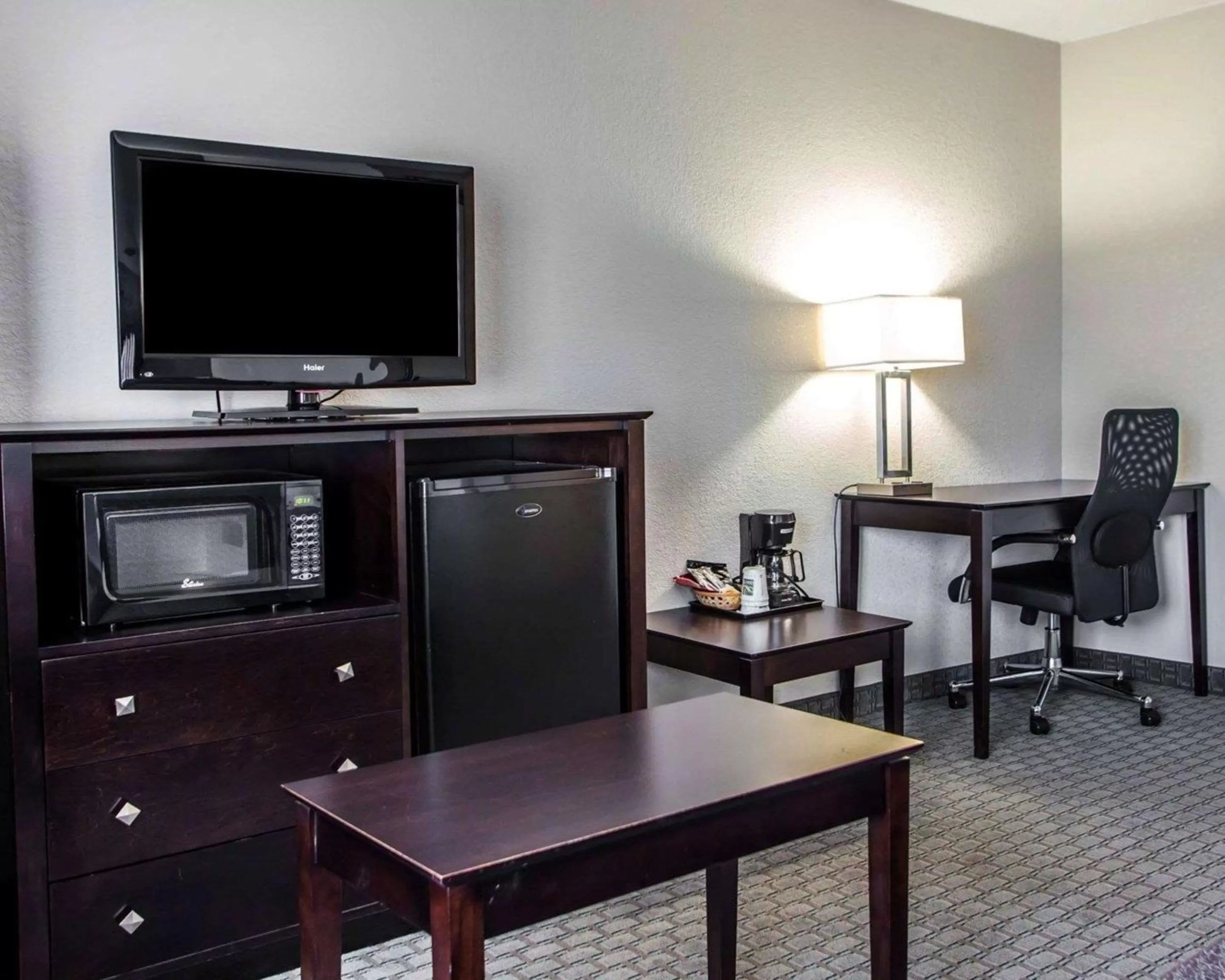 Bedroom in Quality Inn & Suites Ankeny-Des Moines