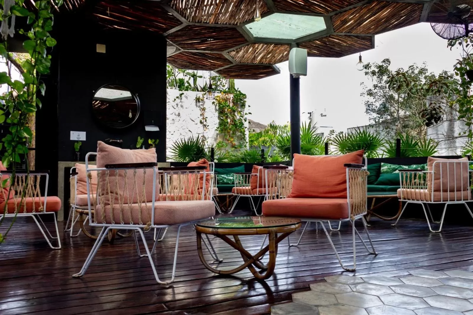 Seating area in Maka Hotel Boutique