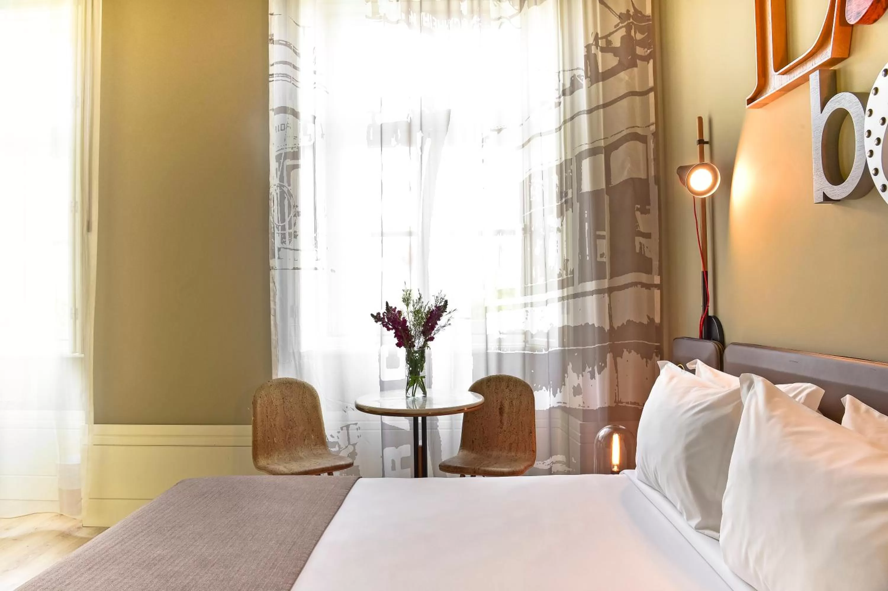 Seating area, Bed in My Story Hotel Rossio