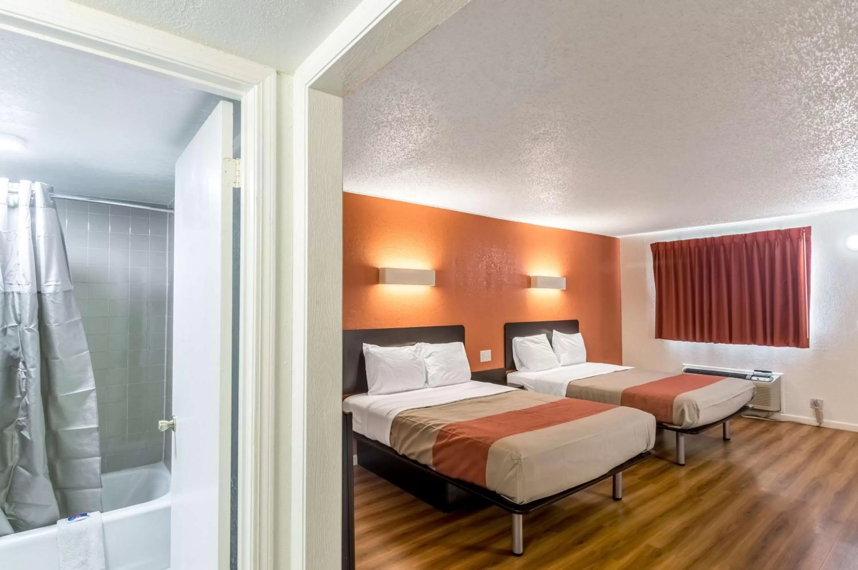 Photo of the whole room, Bed in Motel 6-Clinton, OK