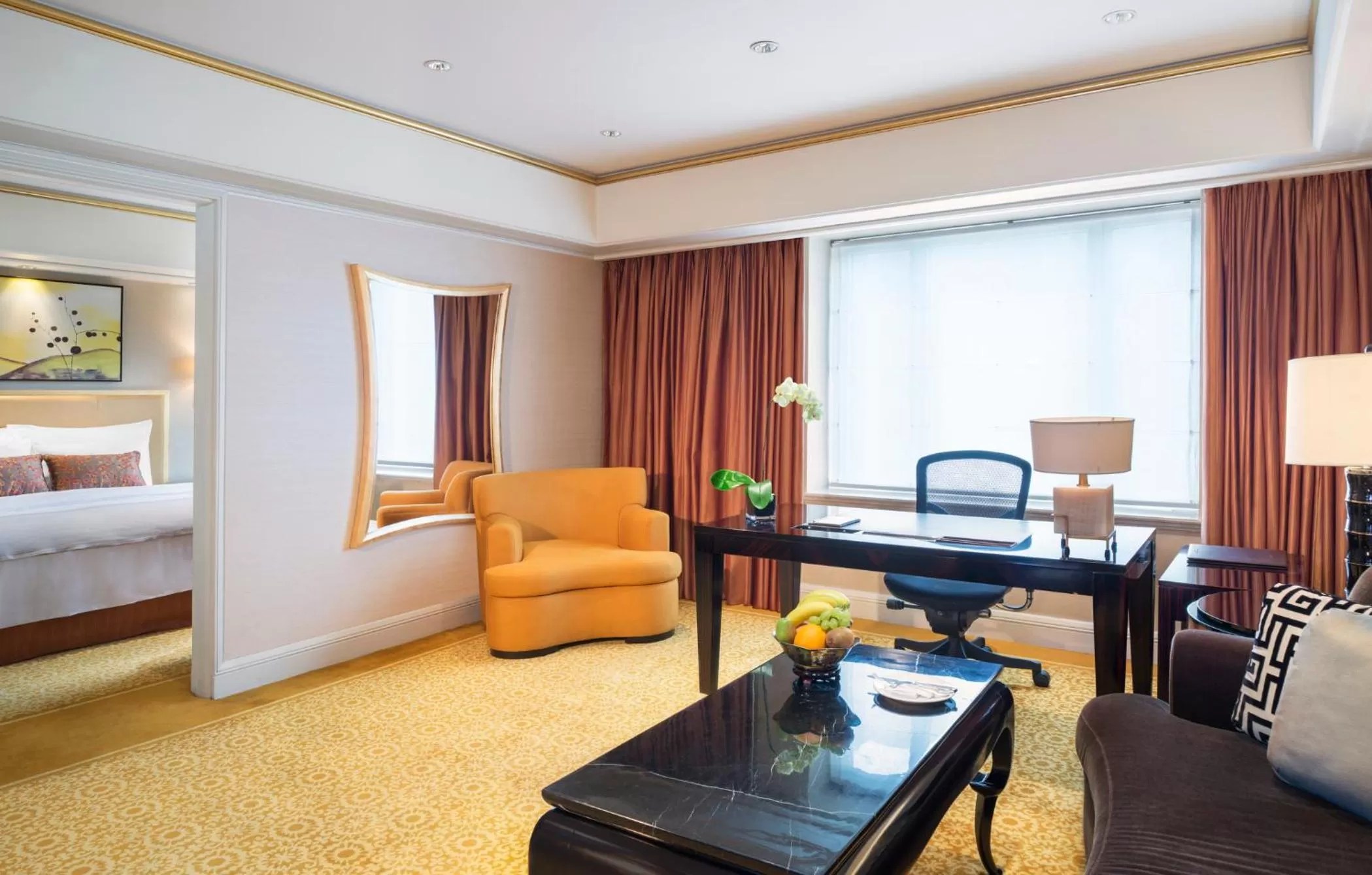 Seating area, Bed in The St. Regis Beijing