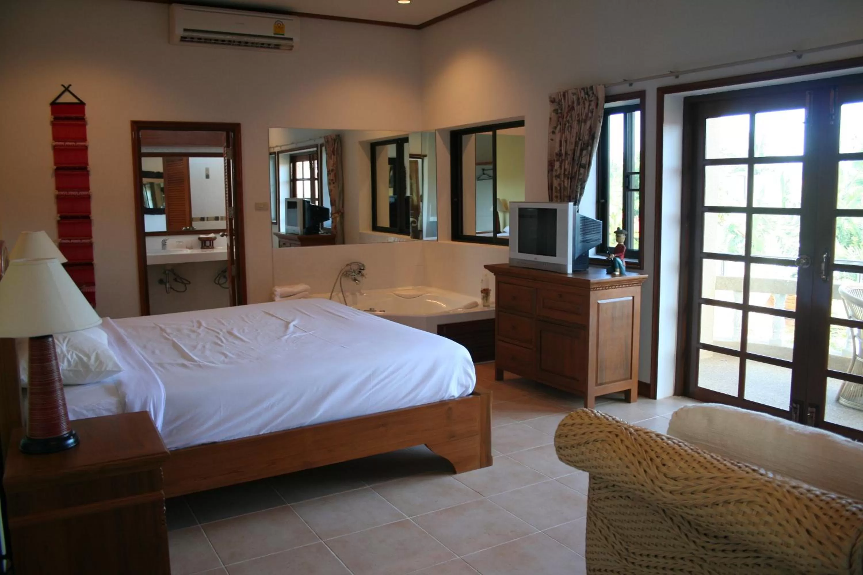 Day, Bed in Long Beach Inn