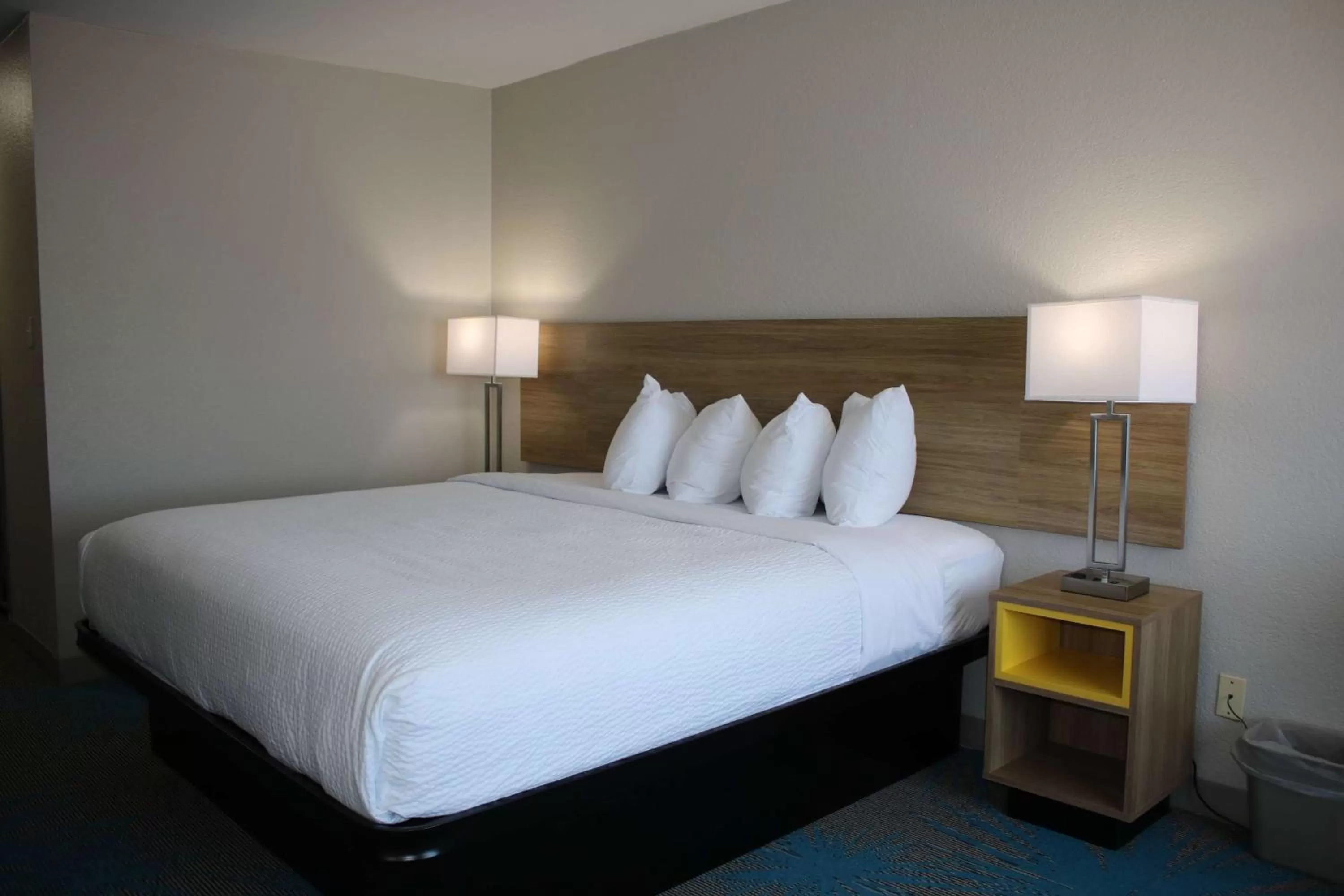 Photo of the whole room, Bed in Days Inn by Wyndham Waco University Area